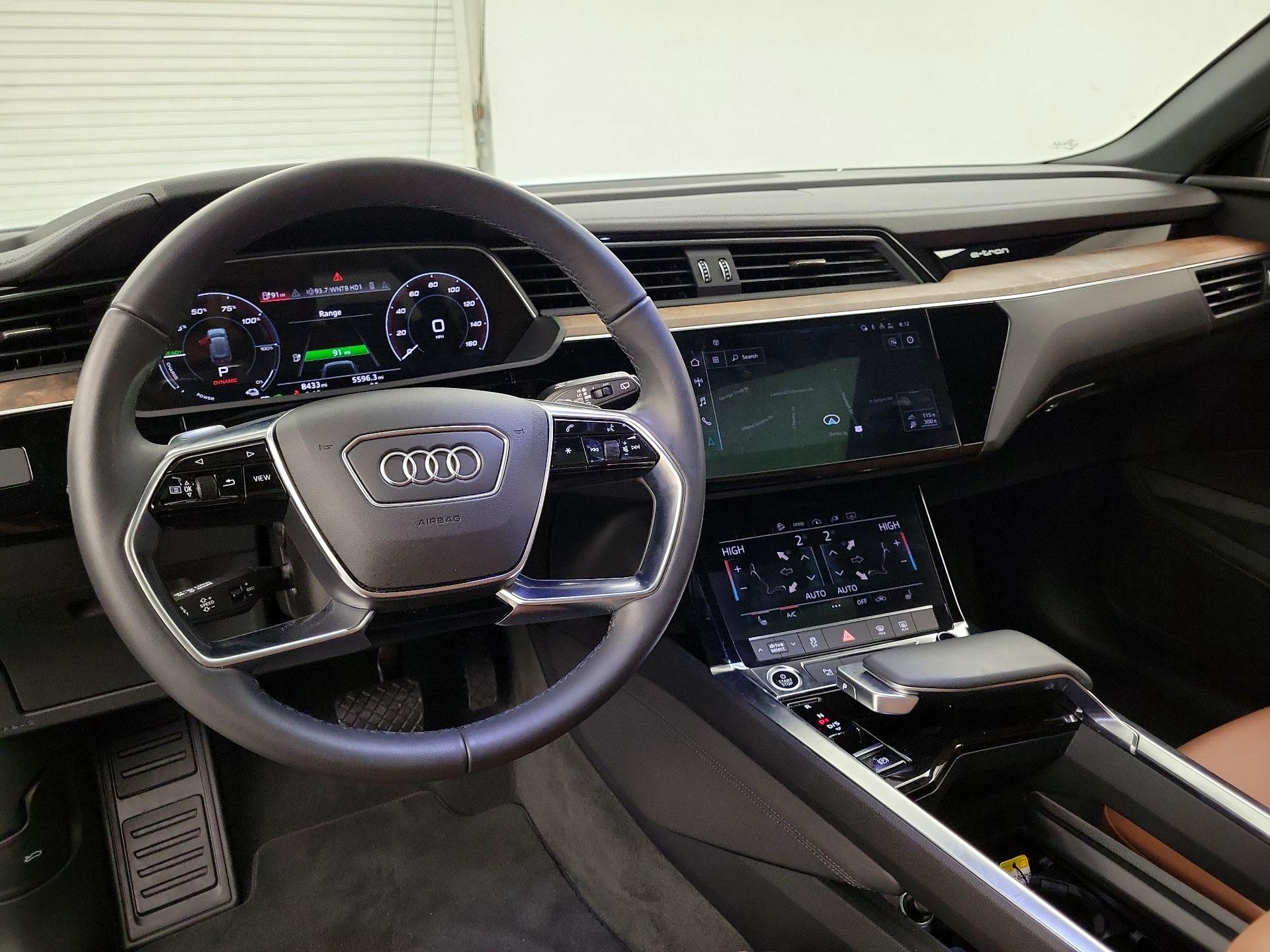 Thumbnail: 2022 Audi e-tron - 9