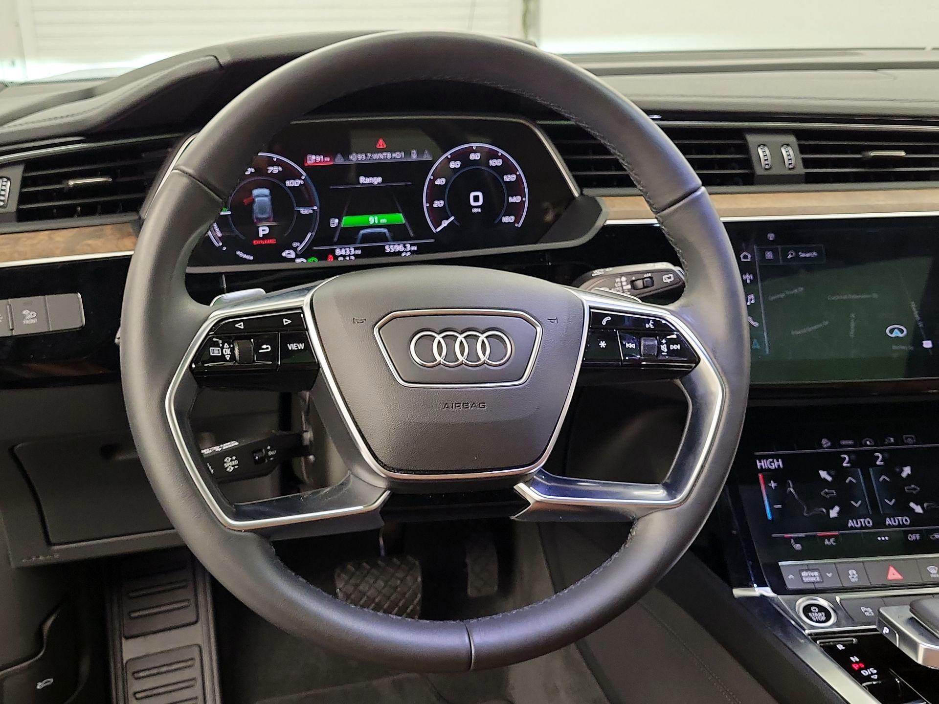 Thumbnail: 2022 Audi e-tron - 10