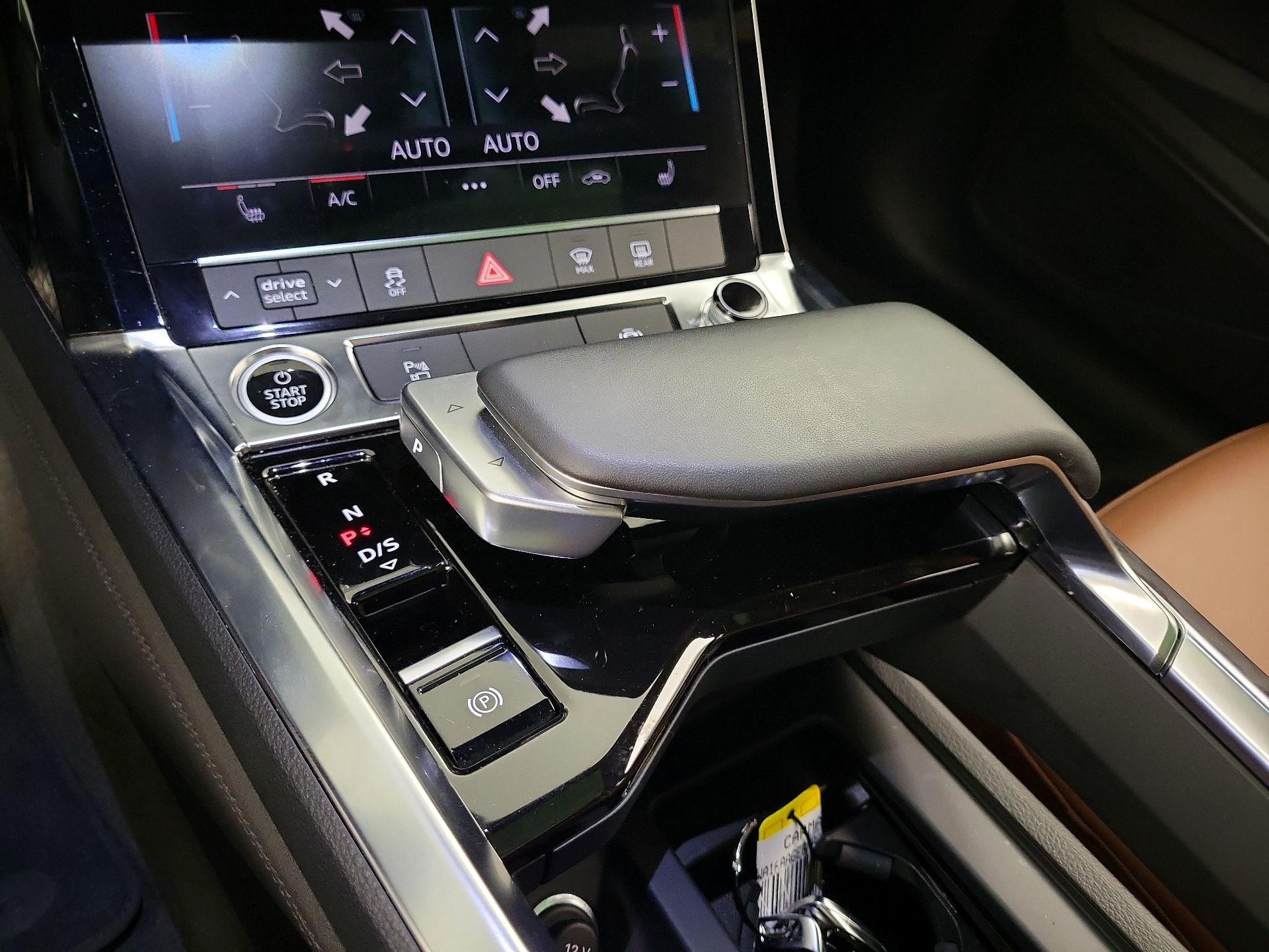 Thumbnail: 2022 Audi e-tron - 18