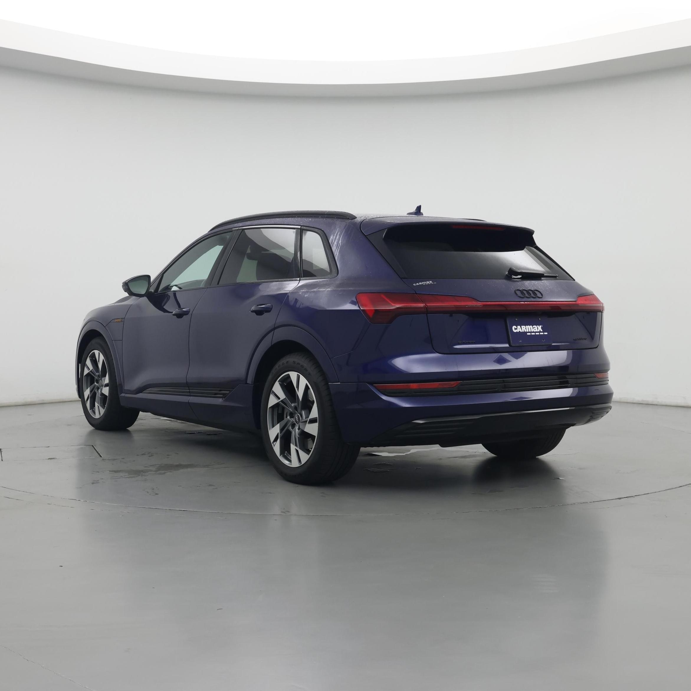 Thumbnail: 2022 Audi e-tron - 2