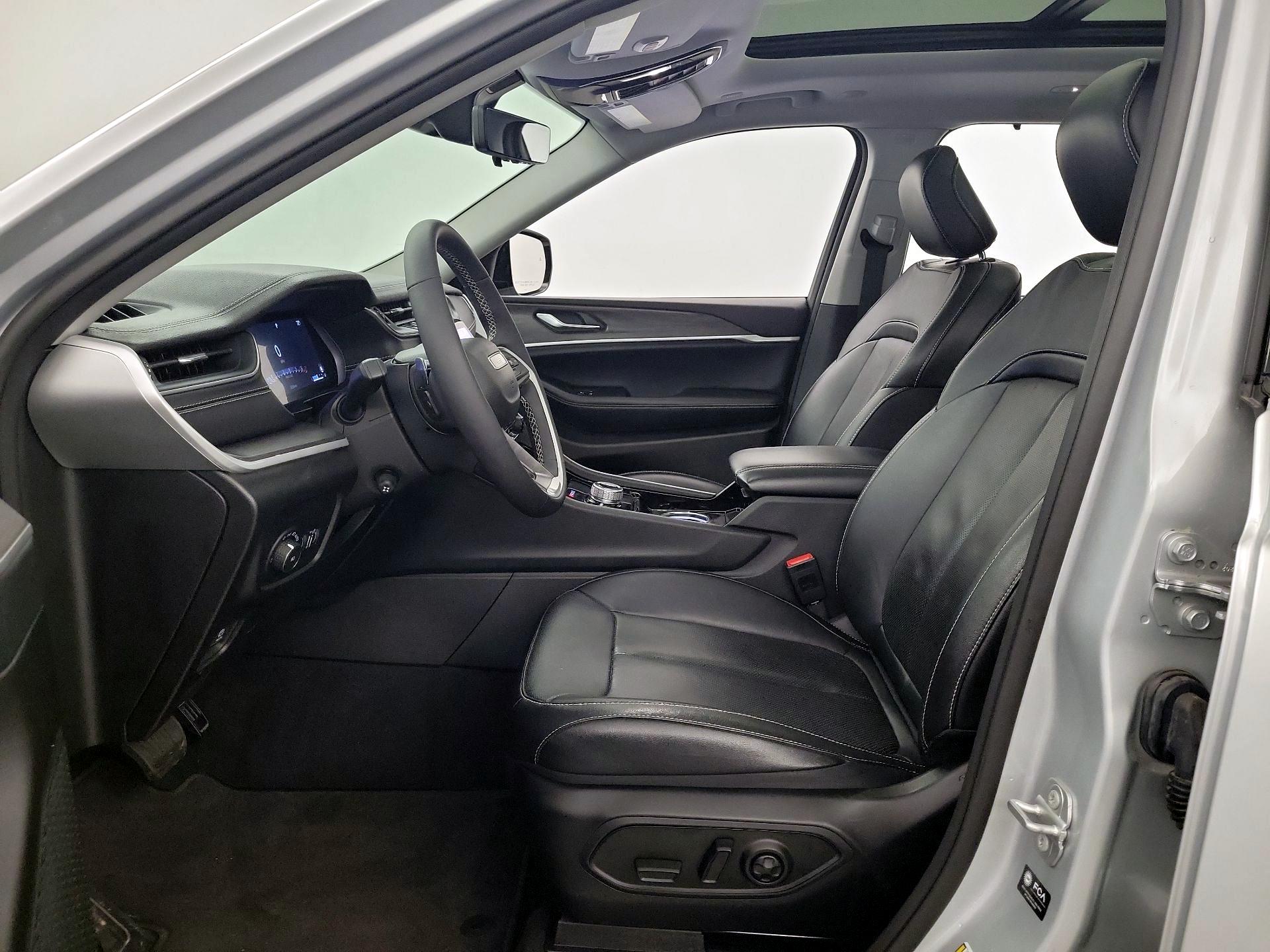 Thumbnail: 2023 Jeep Grand Cherokee L - 11