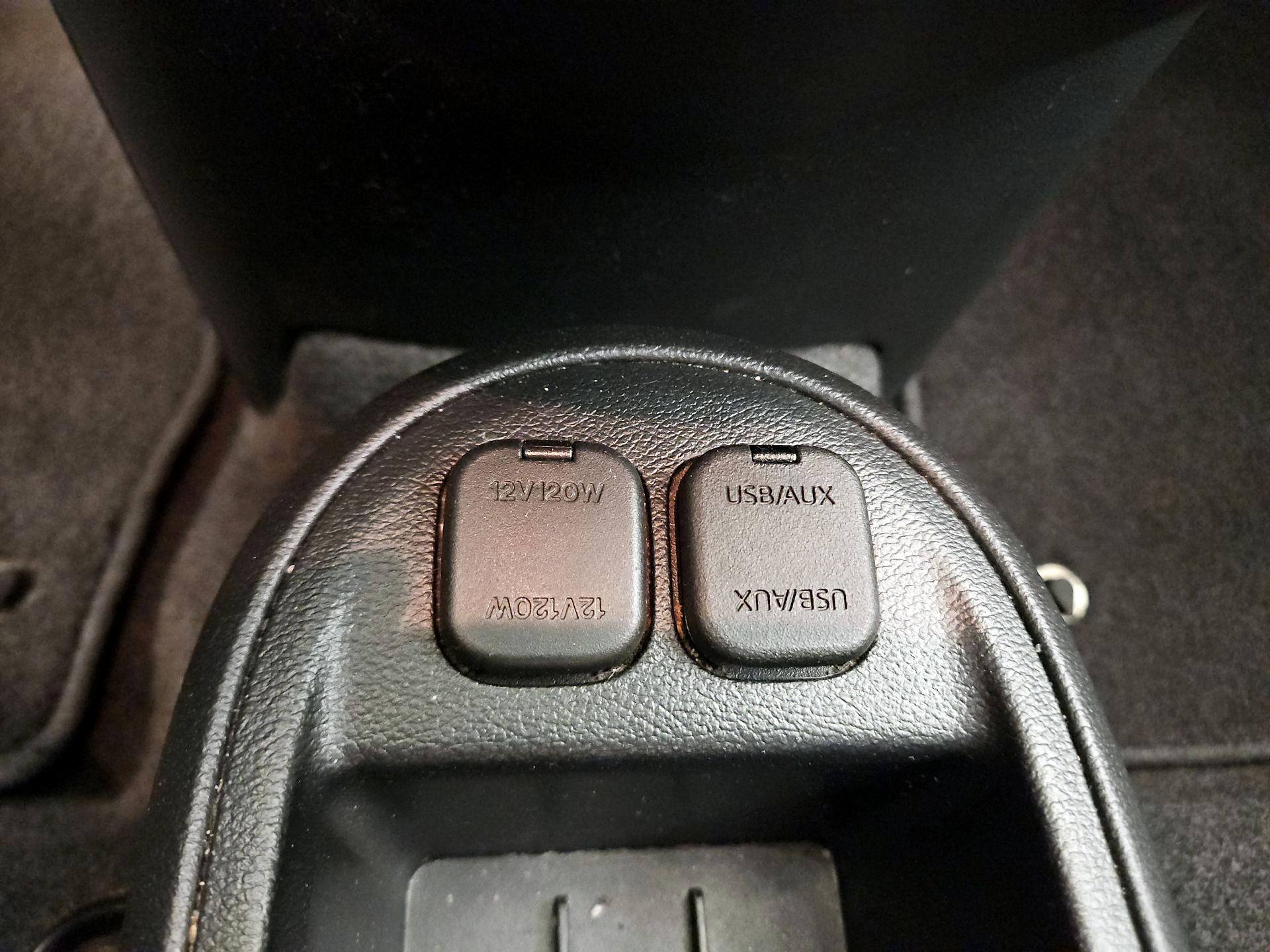 Thumbnail: 2014 Mazda Mazda2 - 17