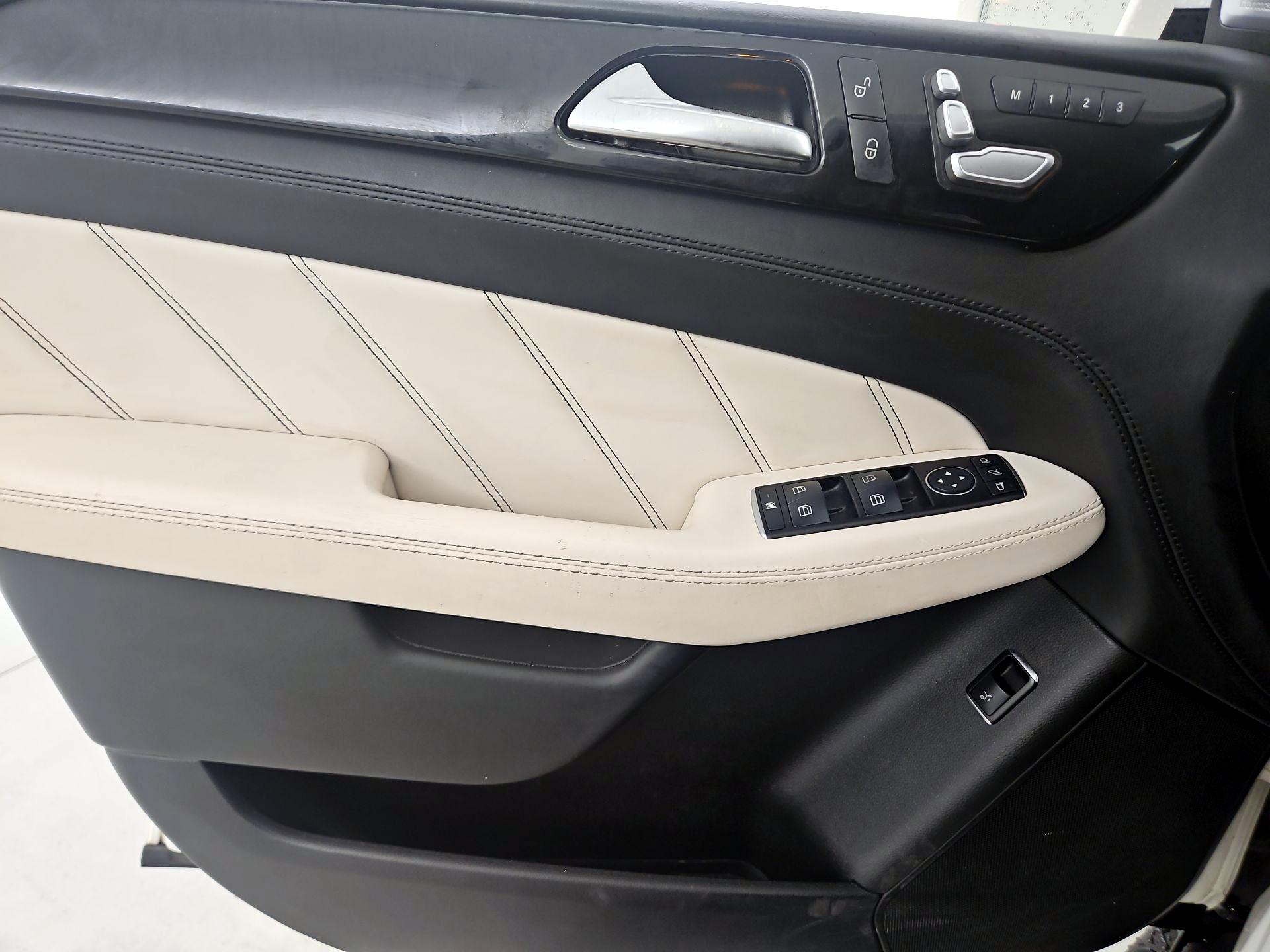 Thumbnail: 2016 Mercedes-Benz GL-Class - 12