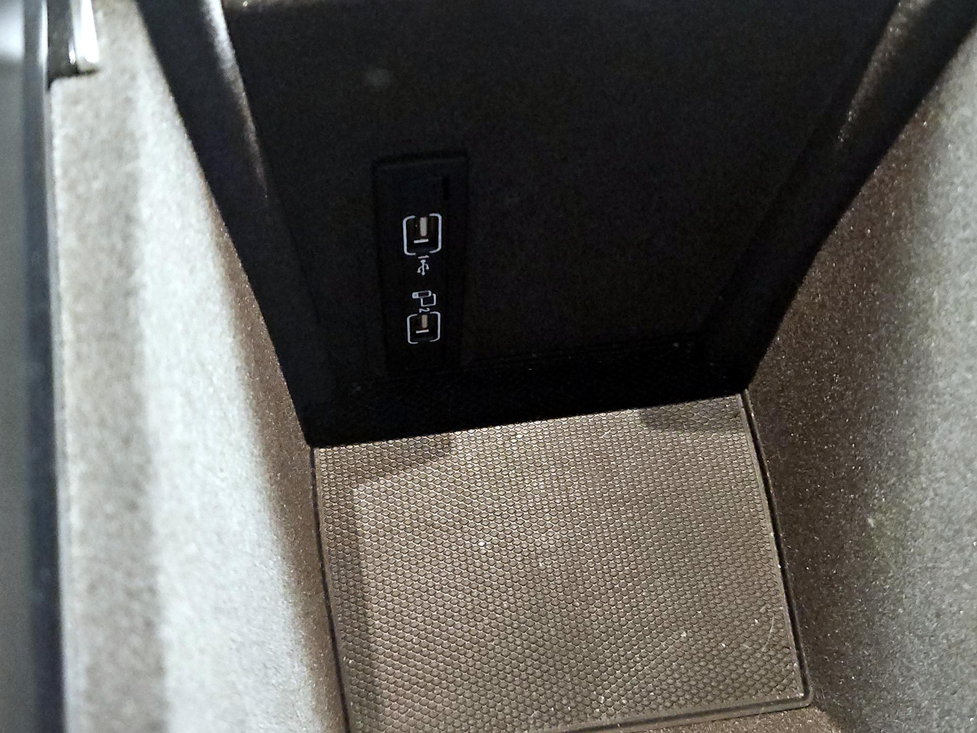 Thumbnail: 2016 Mercedes-Benz GL-Class - 19