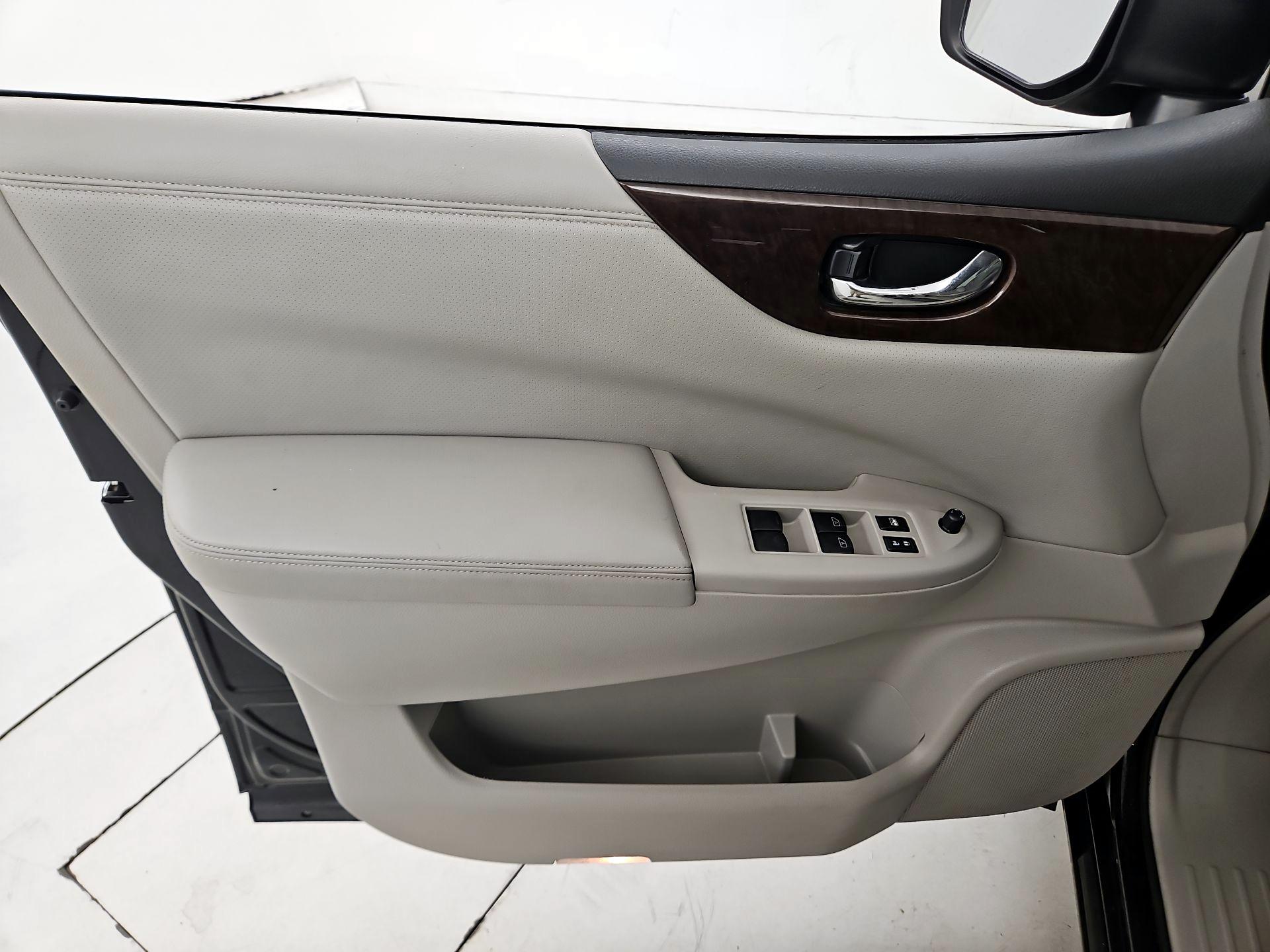 Thumbnail: 2015 Nissan Quest - 12