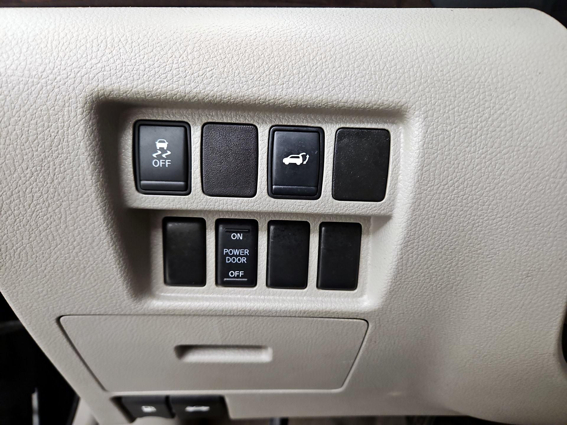 Thumbnail: 2015 Nissan Quest - 13