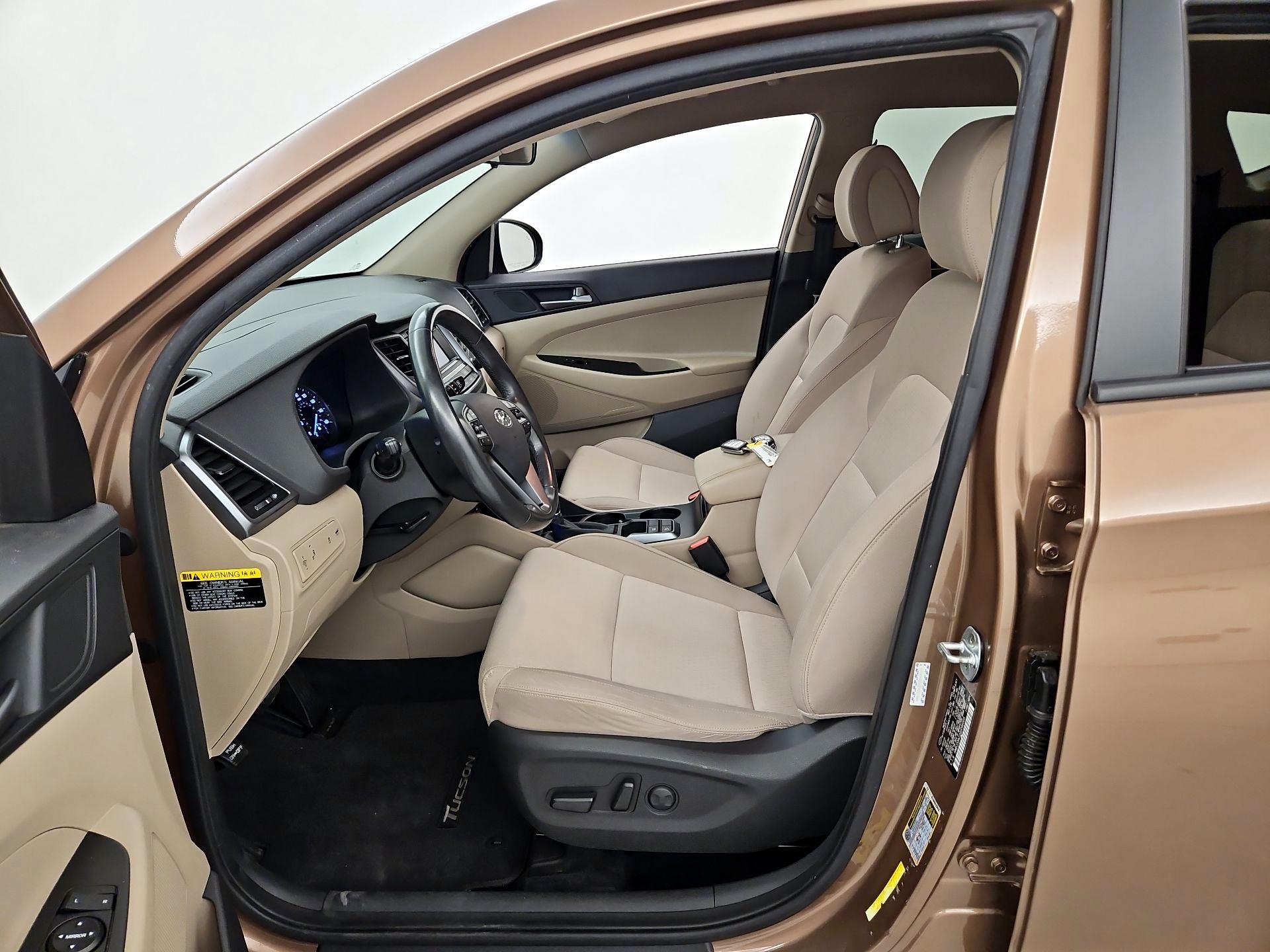 Thumbnail: 2016 Hyundai Tucson - 11