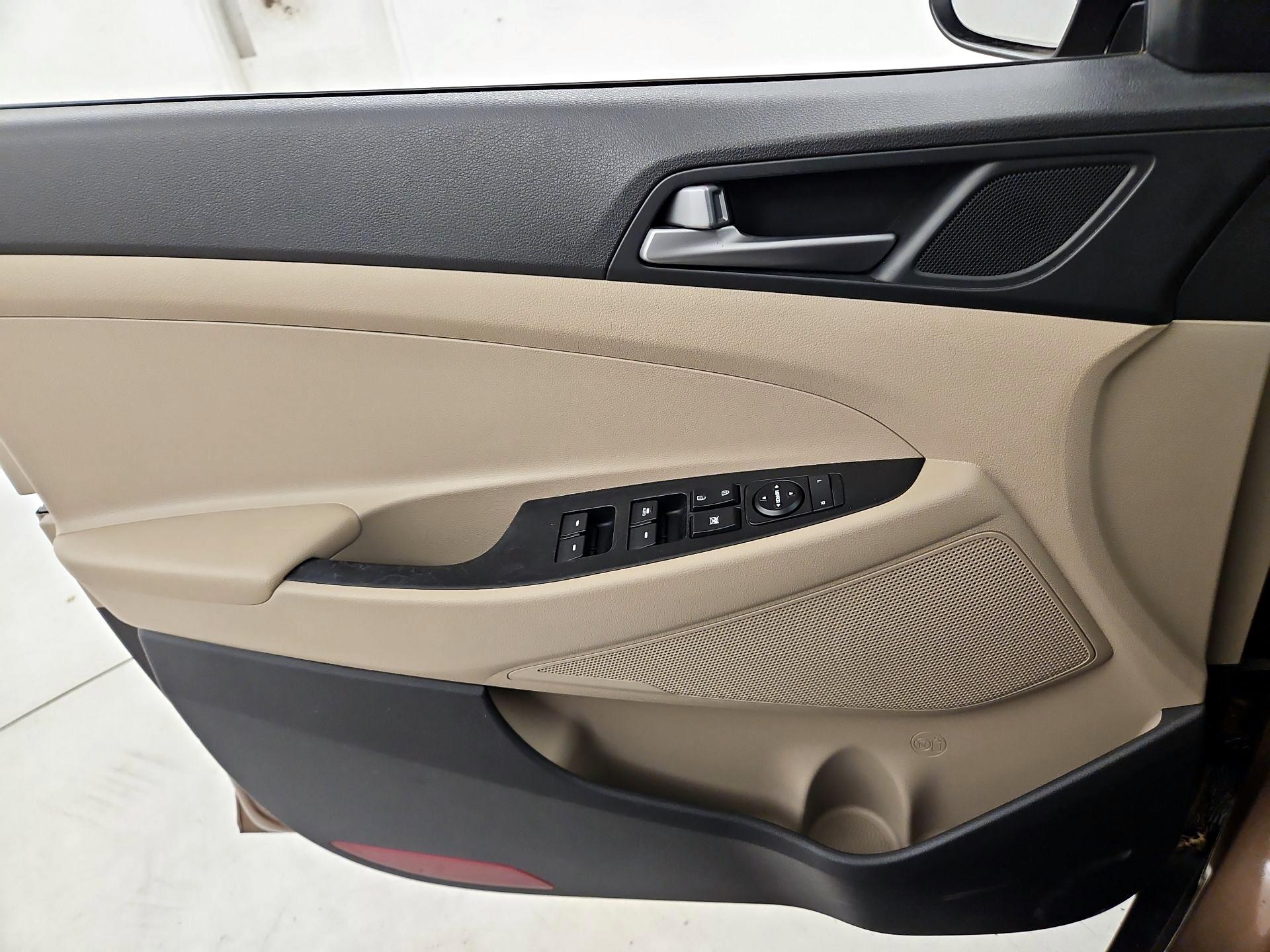 Thumbnail: 2016 Hyundai Tucson - 12