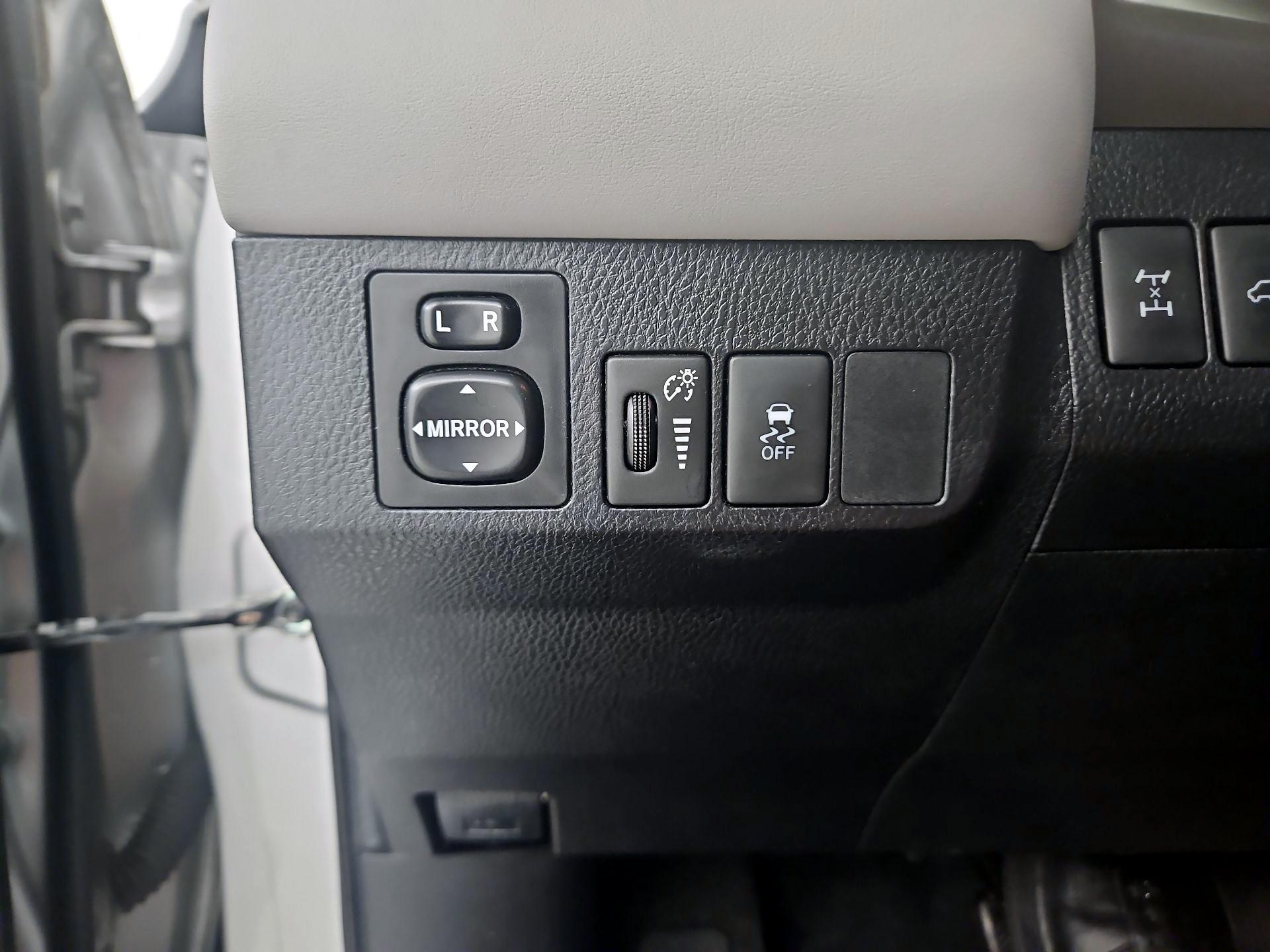 Thumbnail: 2015 Toyota RAV4 - 13