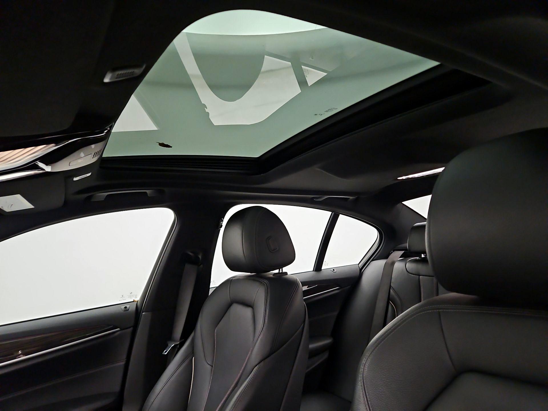 Thumbnail: 2018 BMW 5 Series - 20