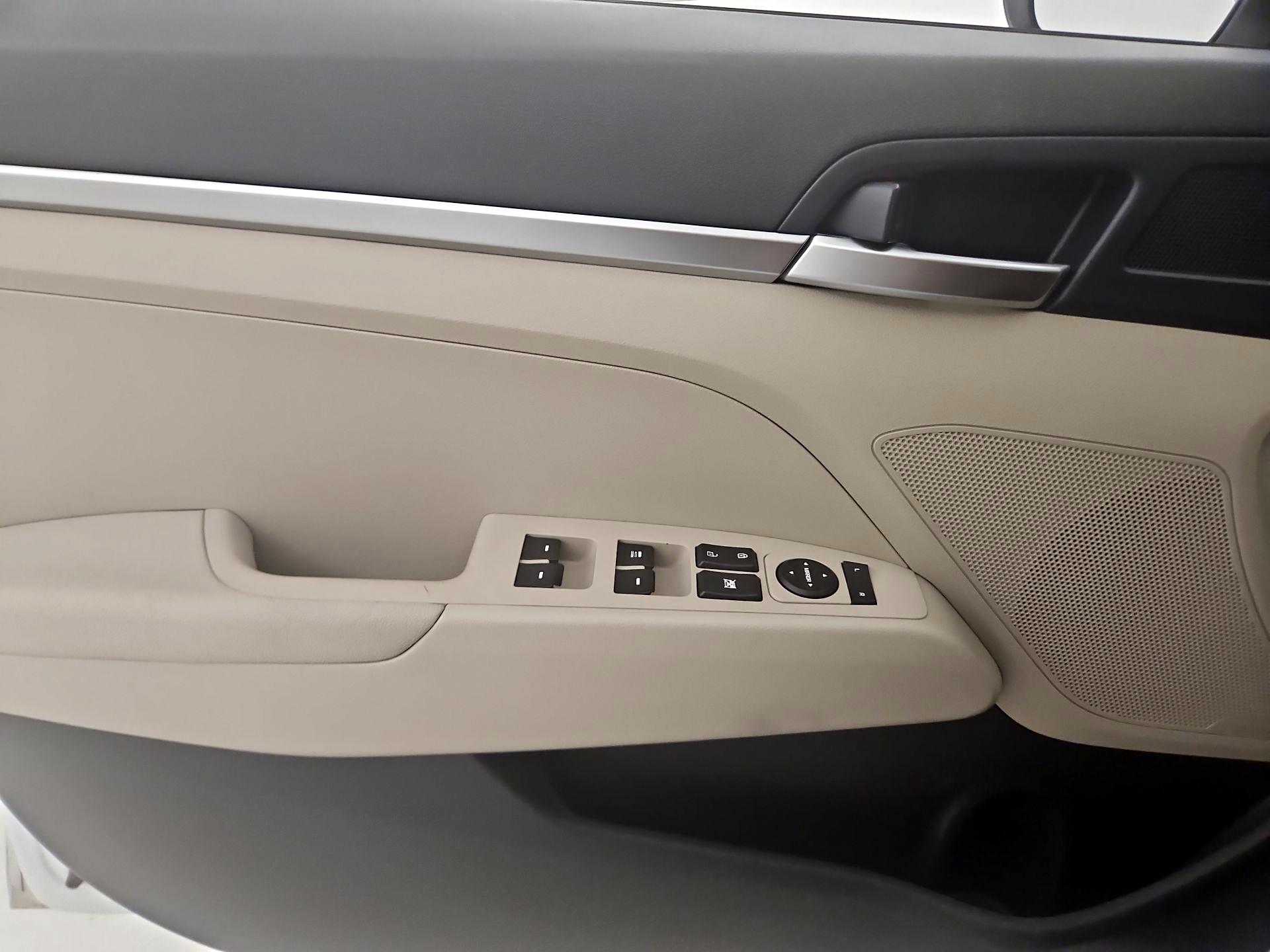 Thumbnail: 2020 Hyundai Elantra - 12