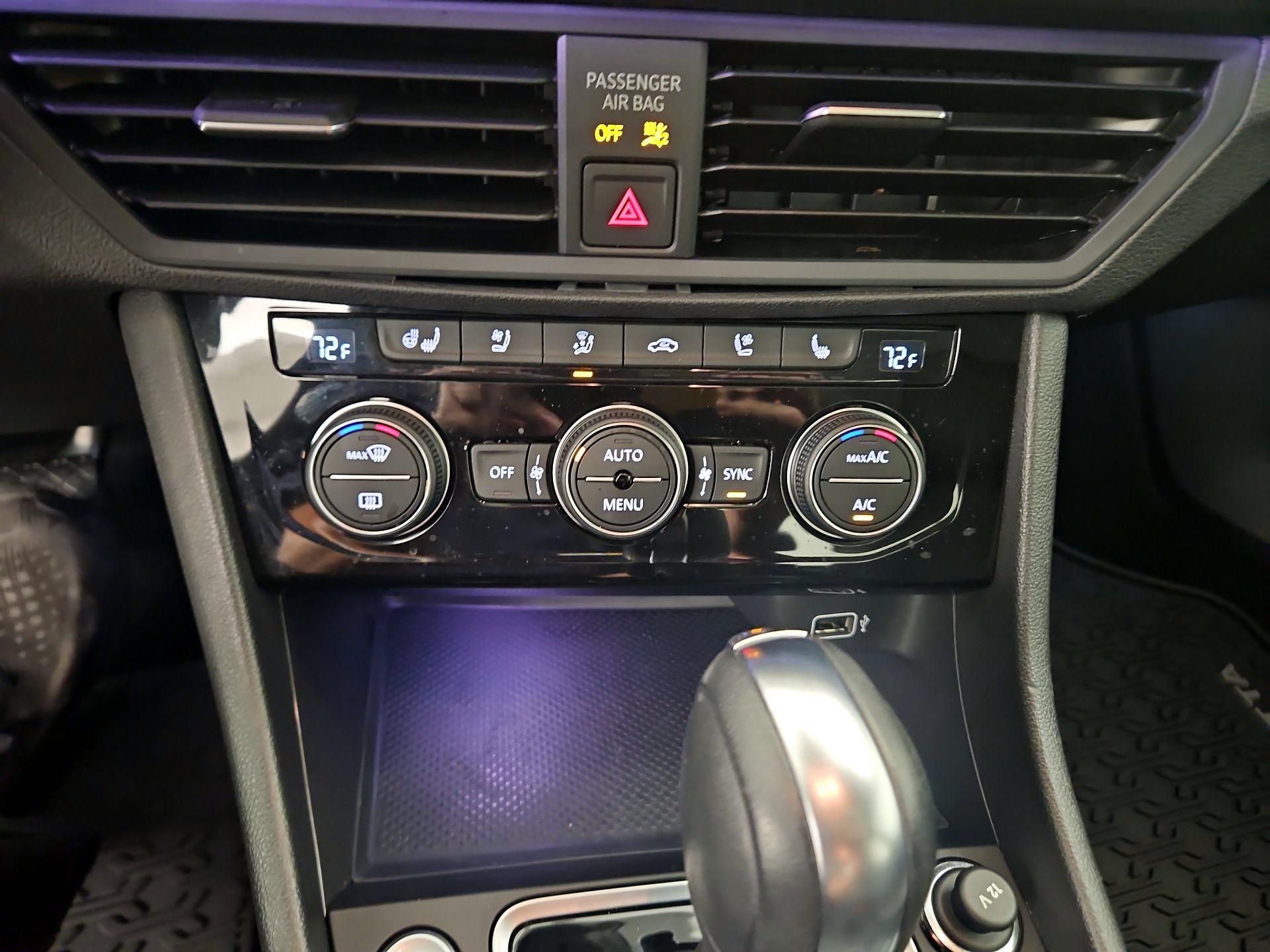 Thumbnail: 2019 Volkswagen Jetta - 17