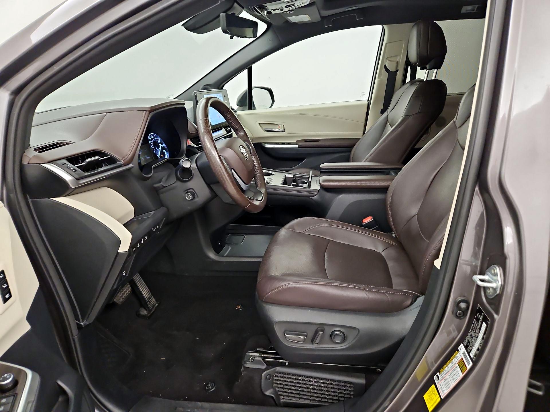 Thumbnail: 2021 Toyota Sienna - 11