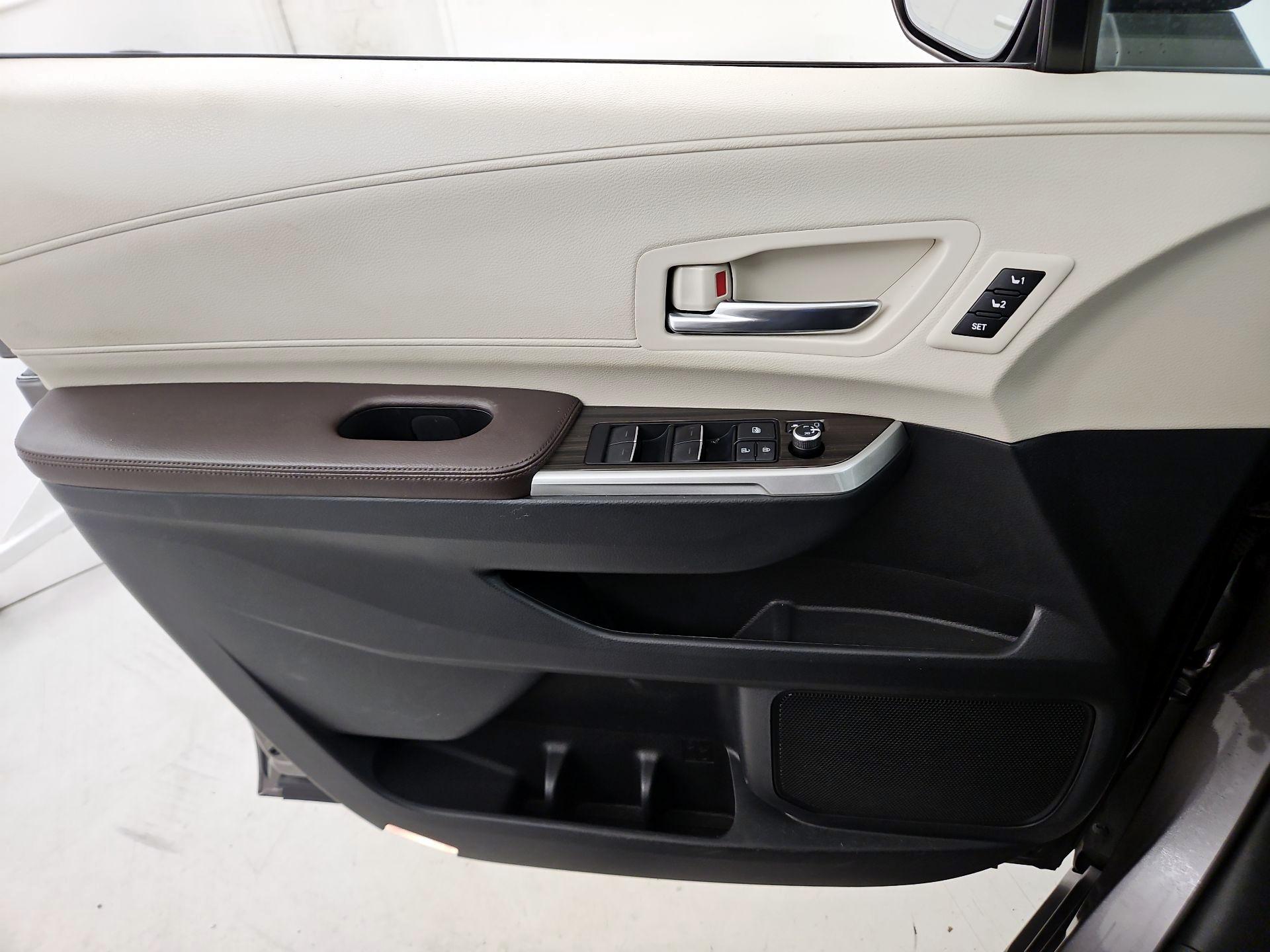 Thumbnail: 2021 Toyota Sienna - 12