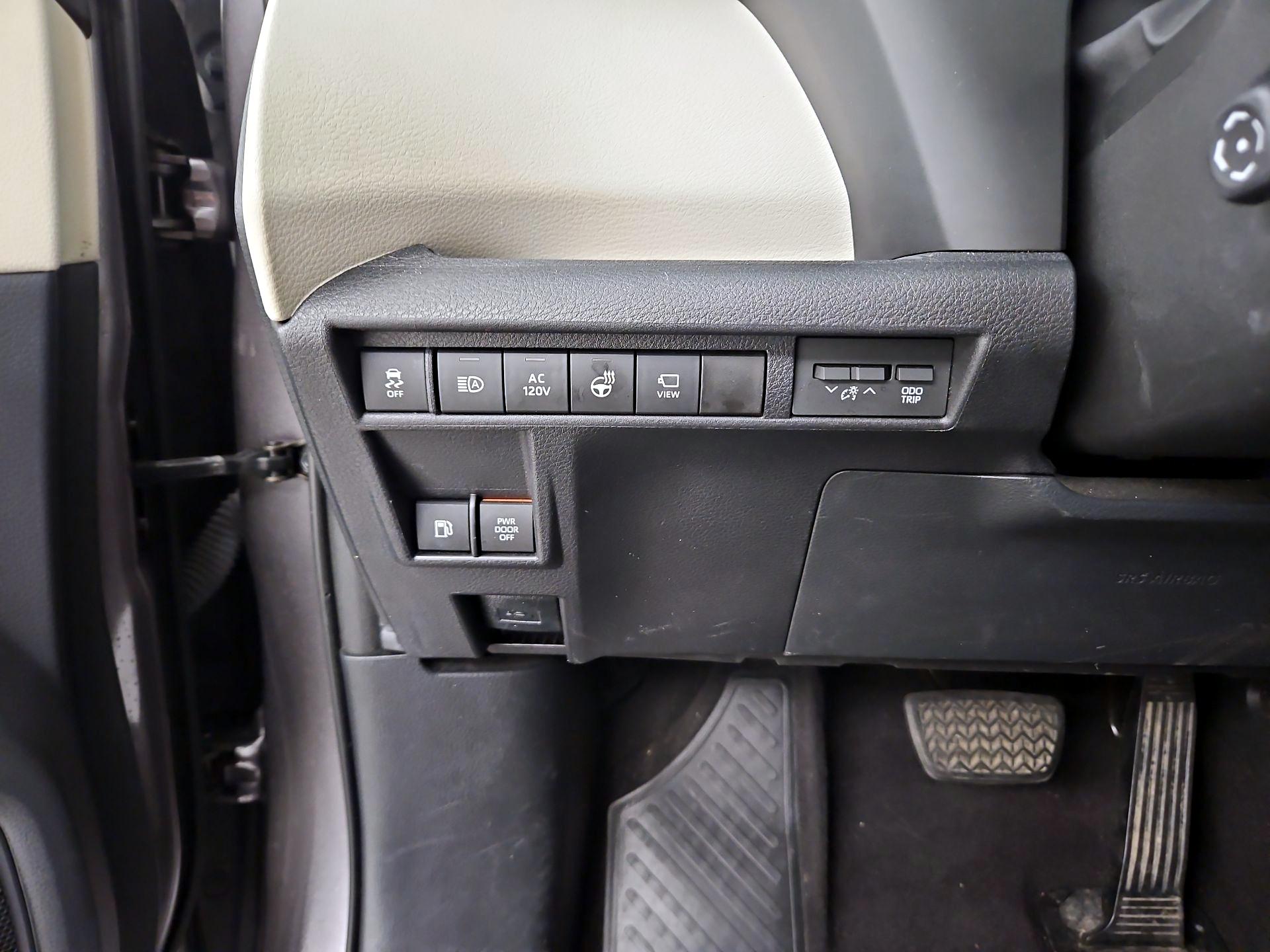 Thumbnail: 2021 Toyota Sienna - 13