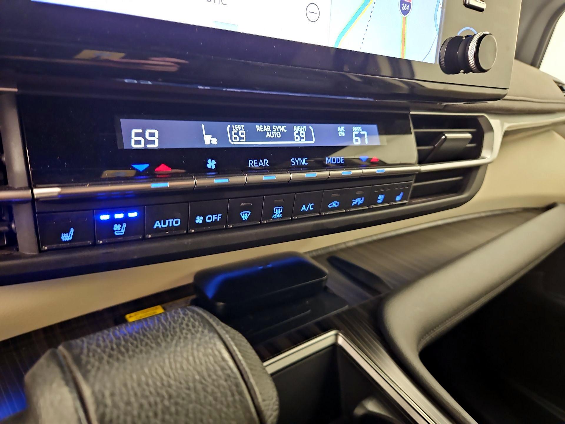Thumbnail: 2021 Toyota Sienna - 17