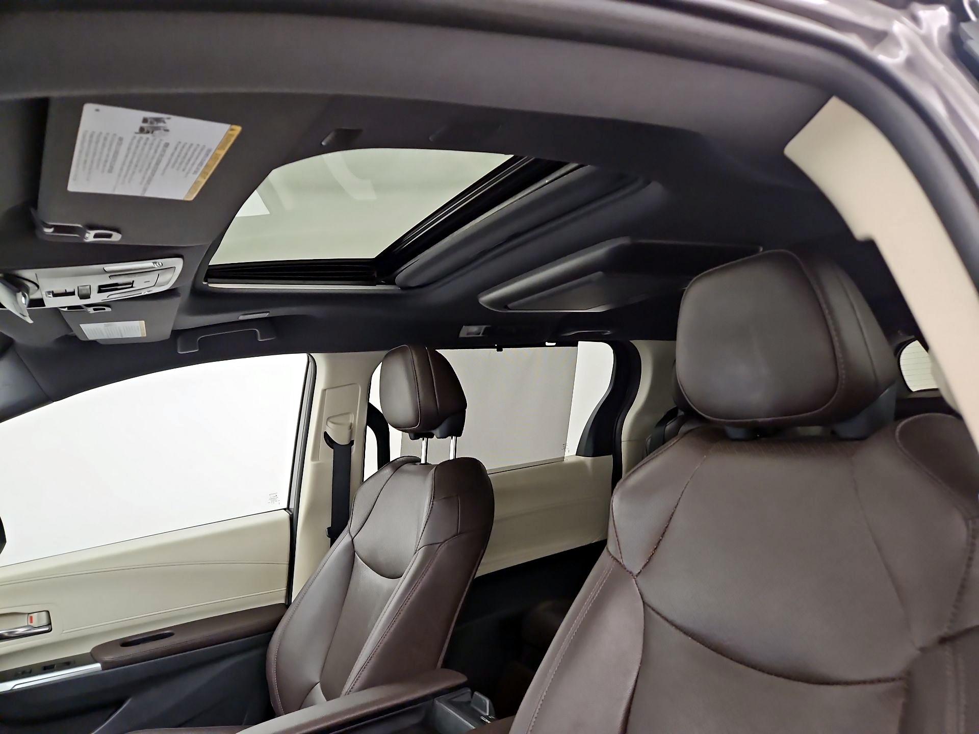 Thumbnail: 2021 Toyota Sienna - 20
