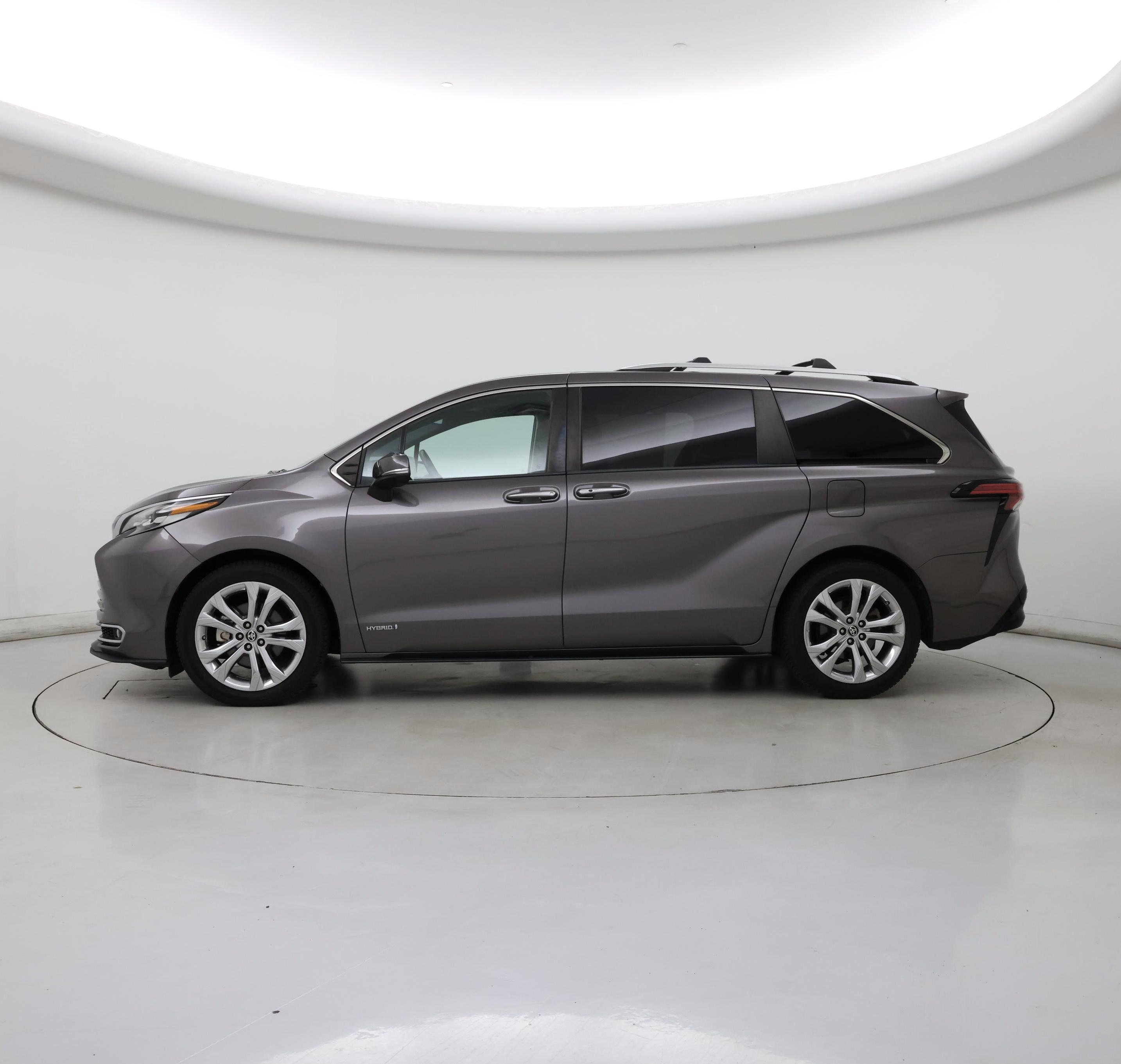 Thumbnail: 2021 Toyota Sienna - 3