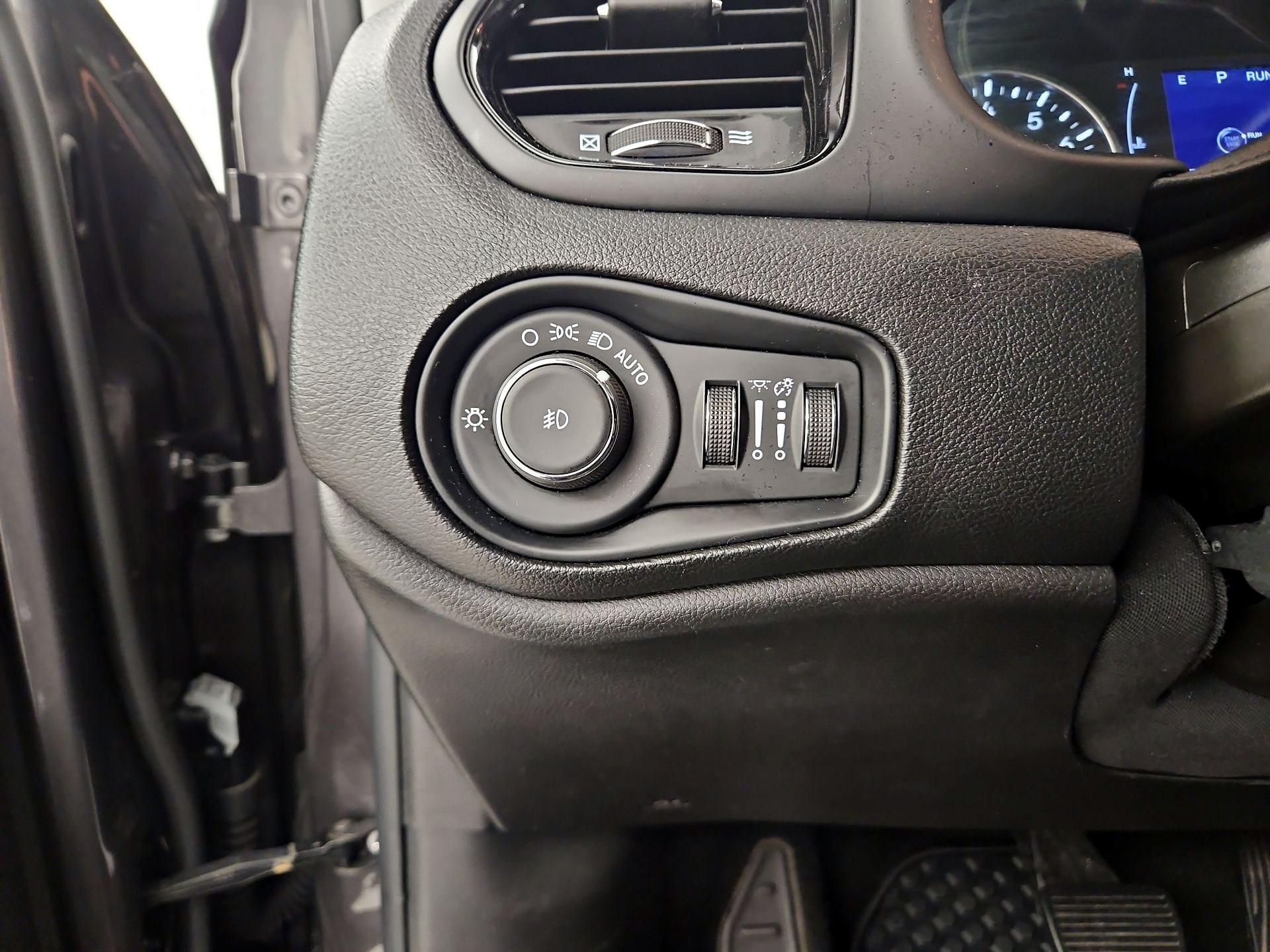 Thumbnail: 2020 Jeep Renegade - 13