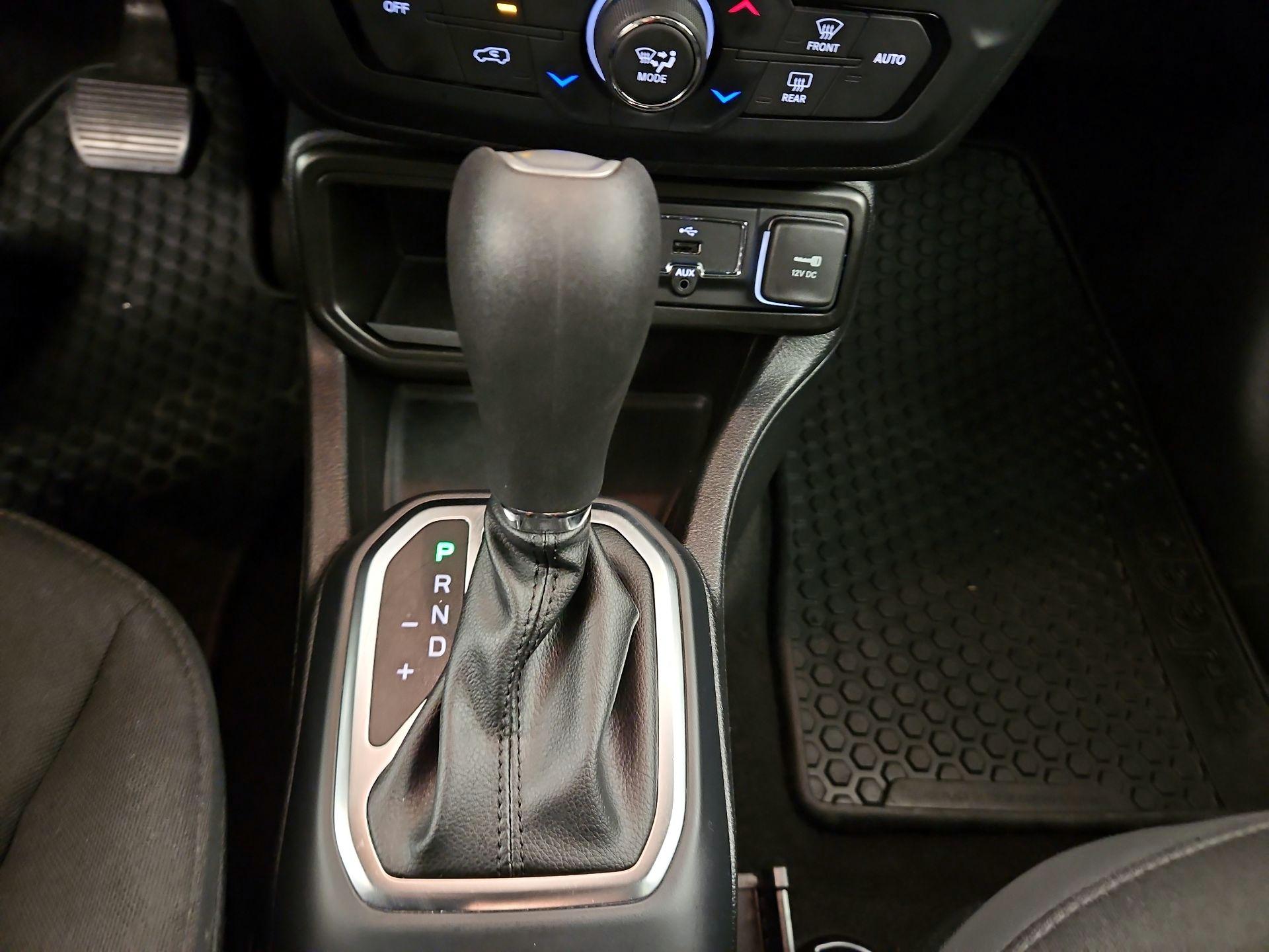 Thumbnail: 2020 Jeep Renegade - 17