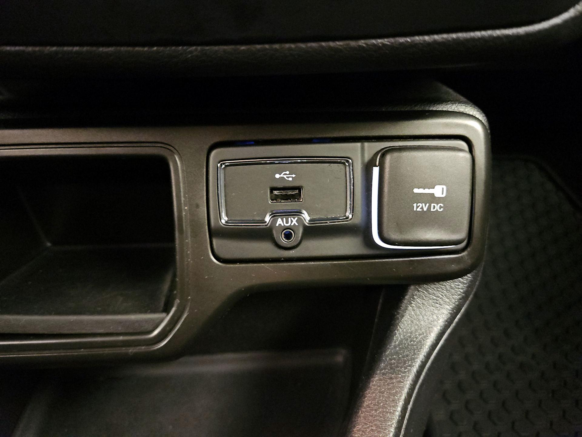 Thumbnail: 2020 Jeep Renegade - 18