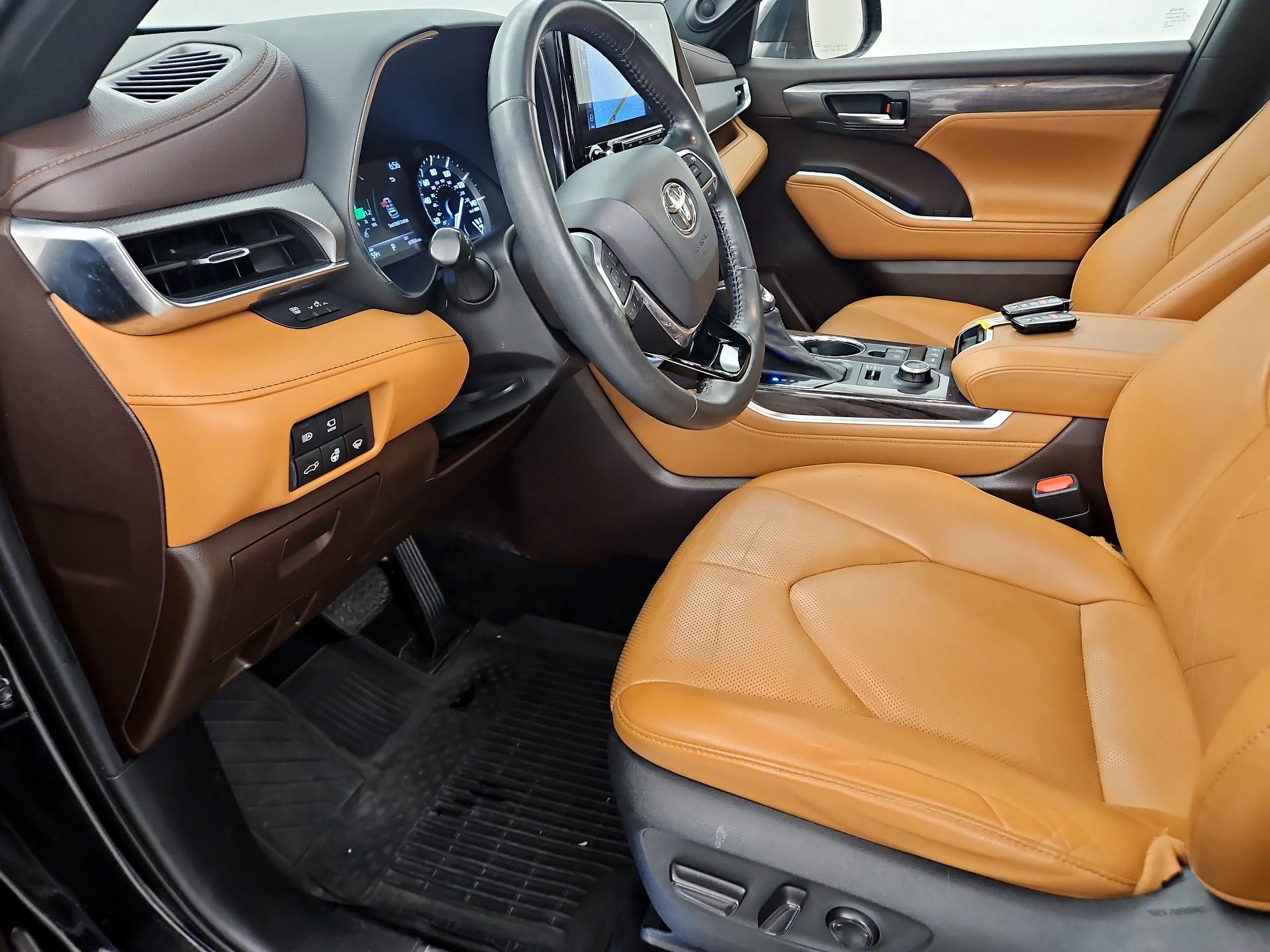 Thumbnail: 2021 Toyota Highlander - 11