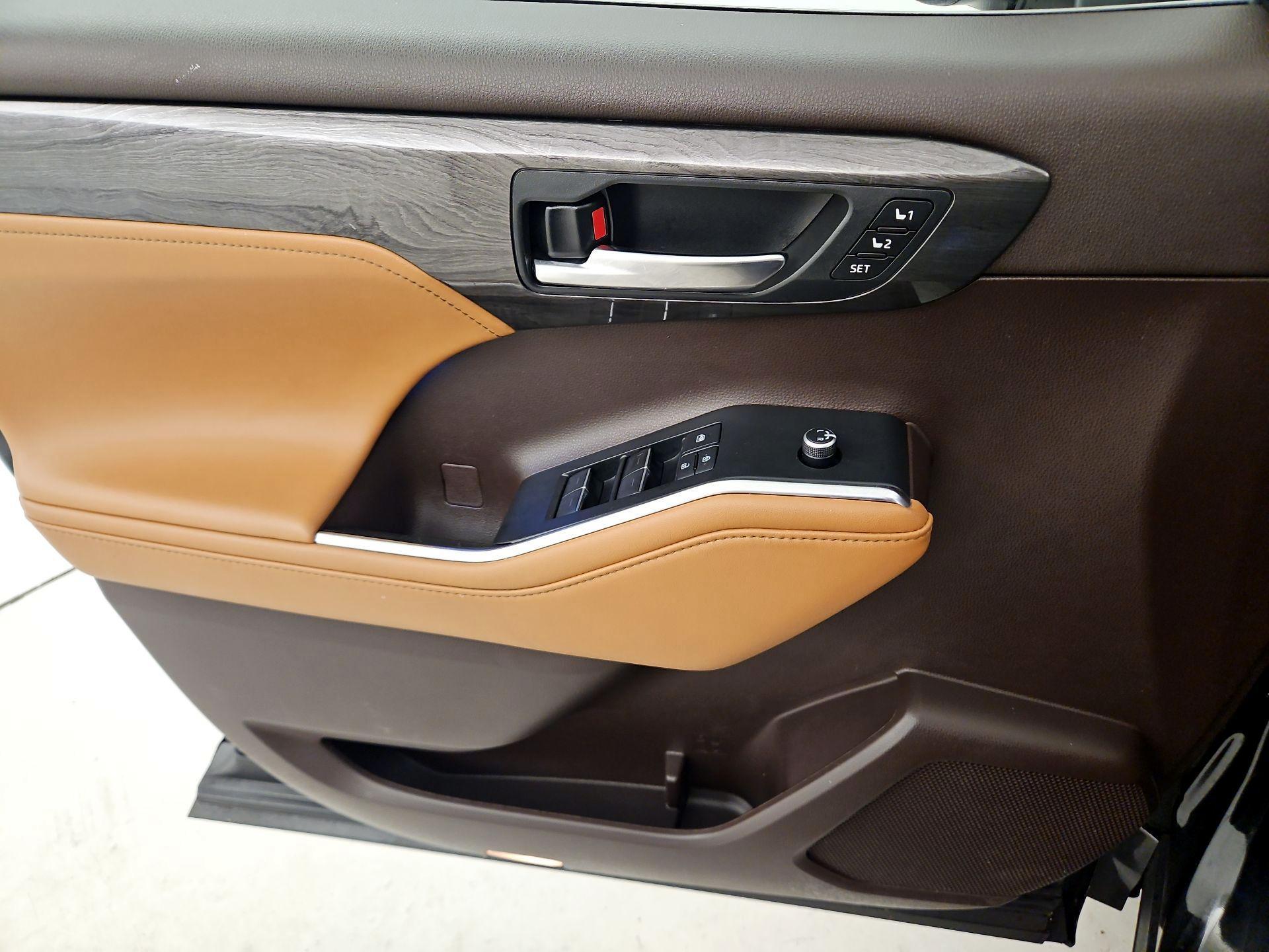 Thumbnail: 2021 Toyota Highlander - 12