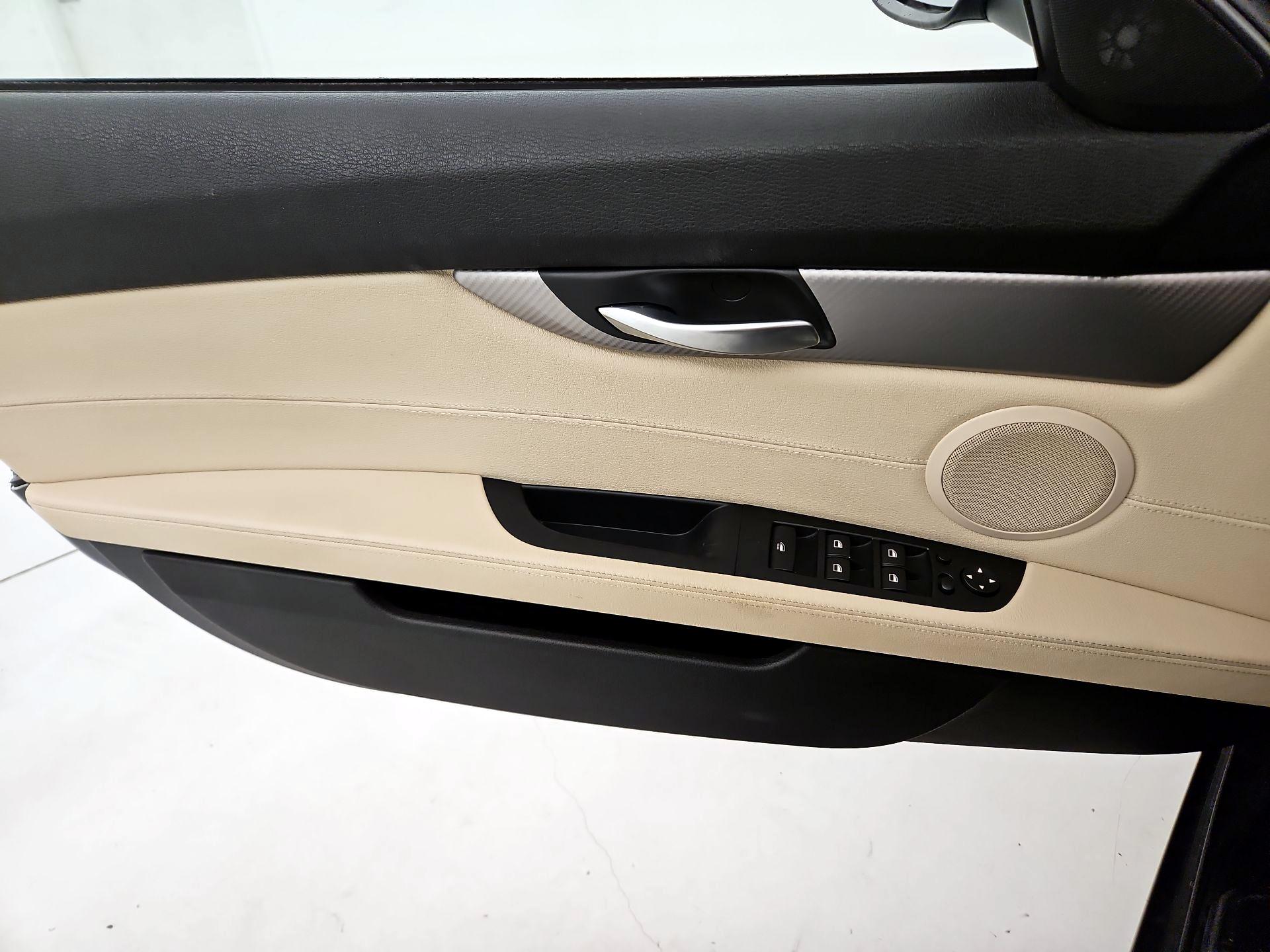 Thumbnail: 2014 BMW Z4 - 12