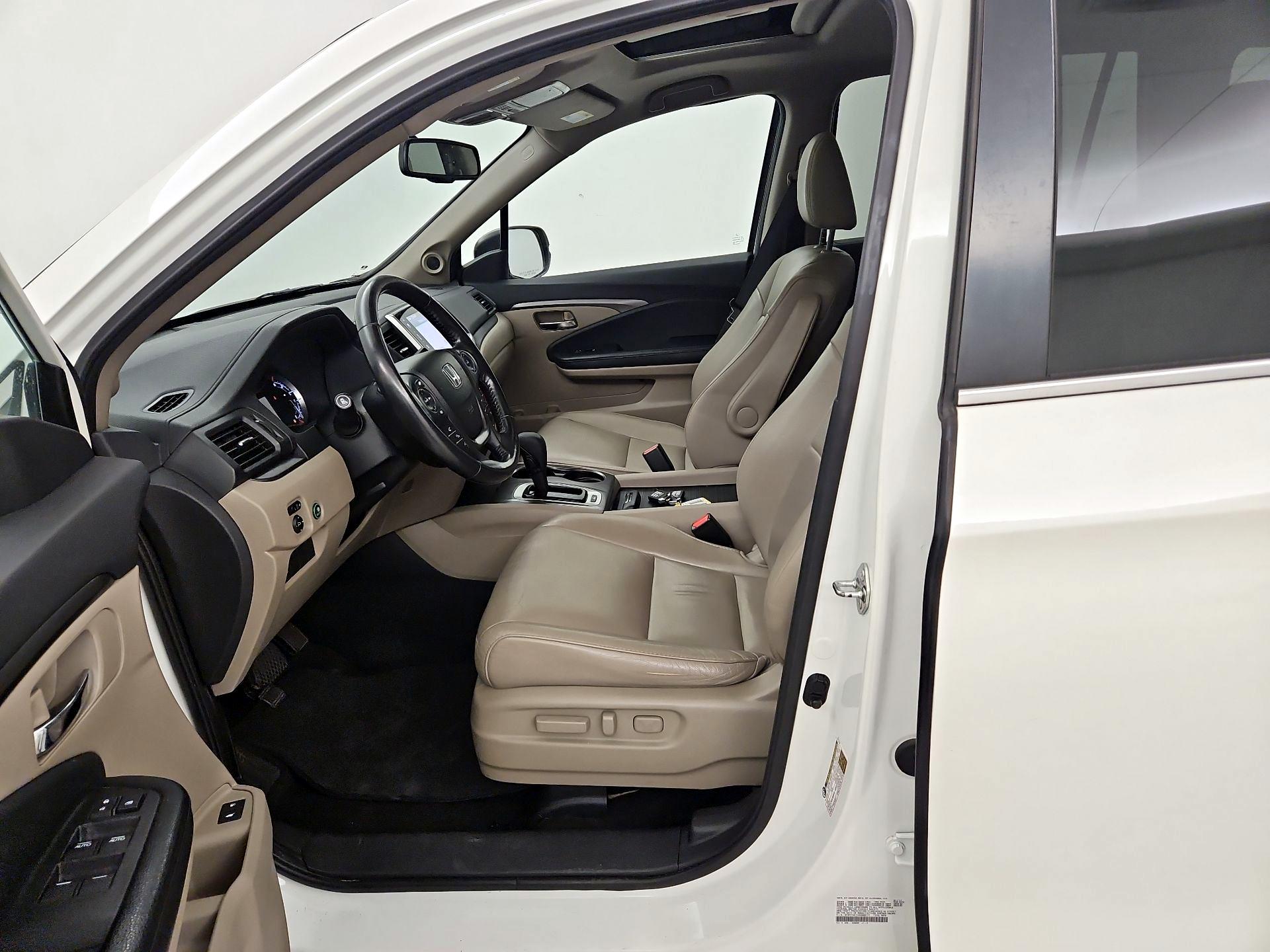 Thumbnail: 2017 Honda Pilot - 11