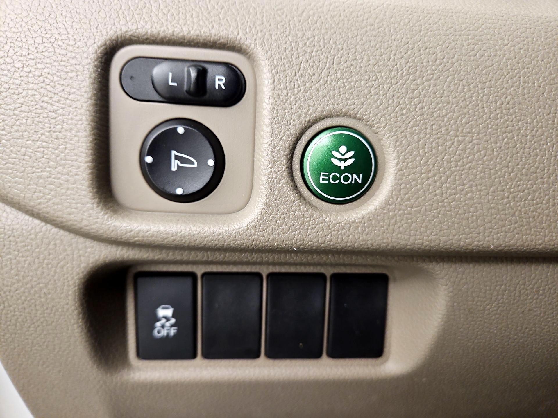 Thumbnail: 2017 Honda Pilot - 13