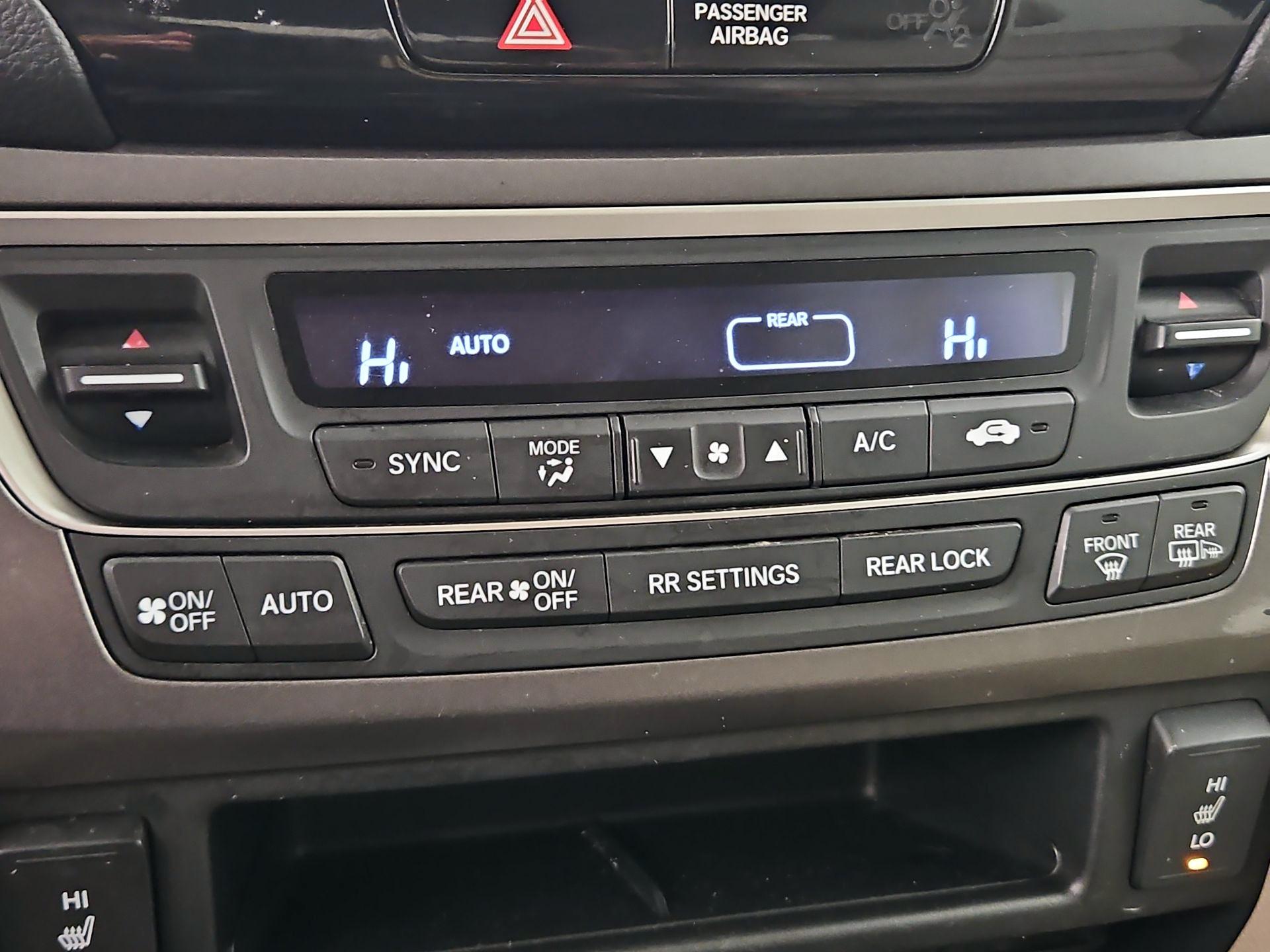 Thumbnail: 2017 Honda Pilot - 17