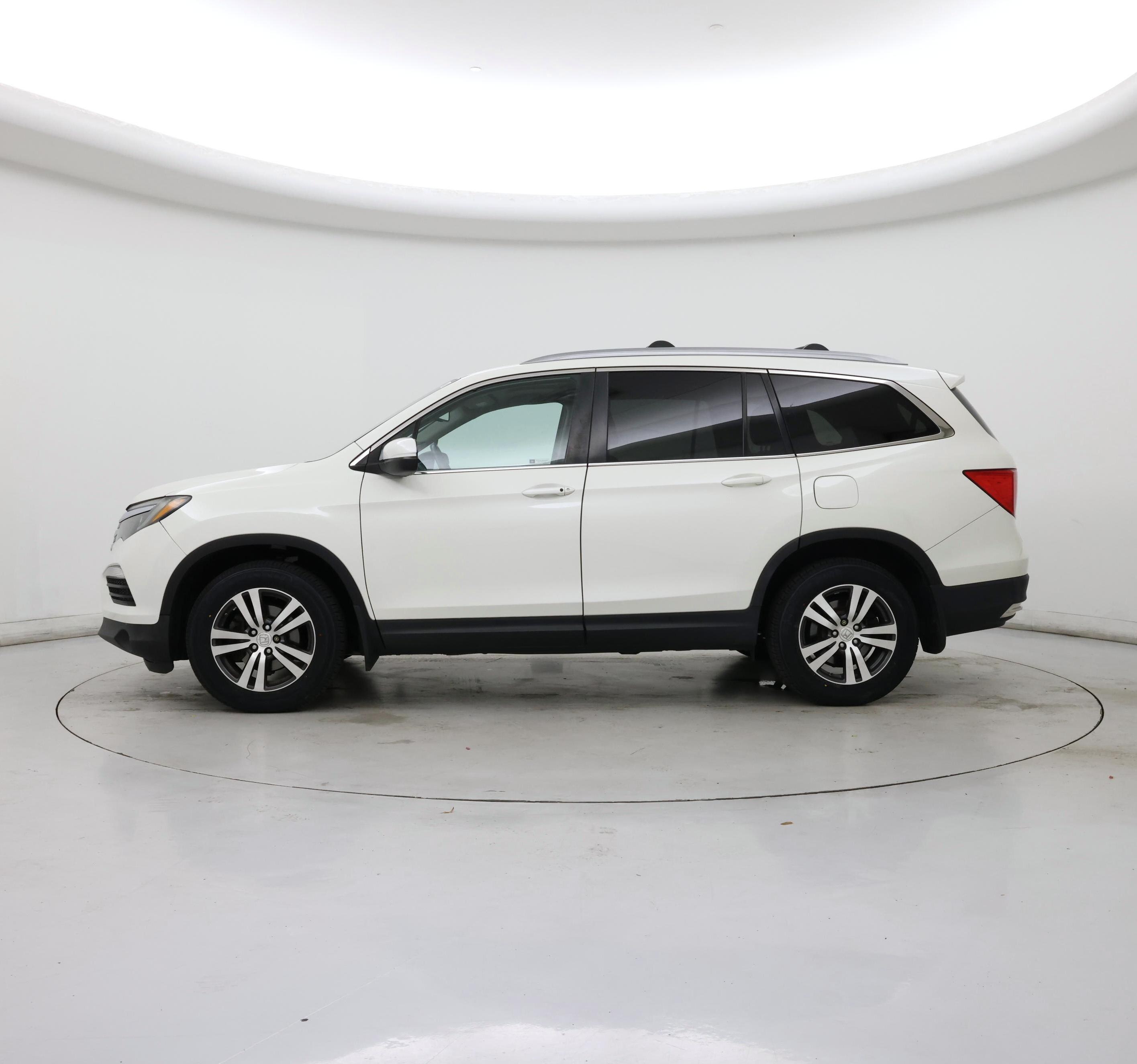 Thumbnail: 2017 Honda Pilot - 3