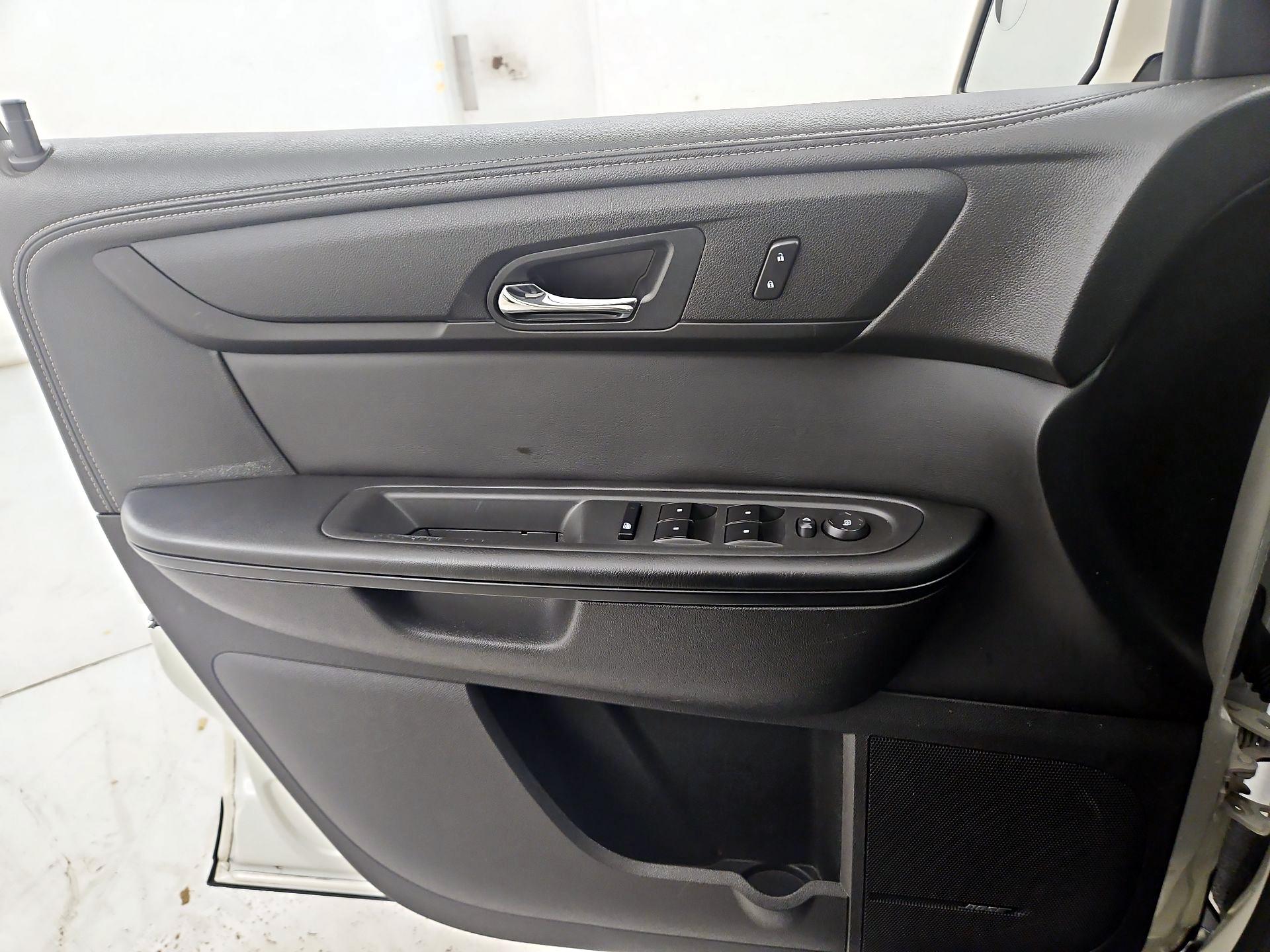 Thumbnail: 2014 Chevrolet Traverse - 12