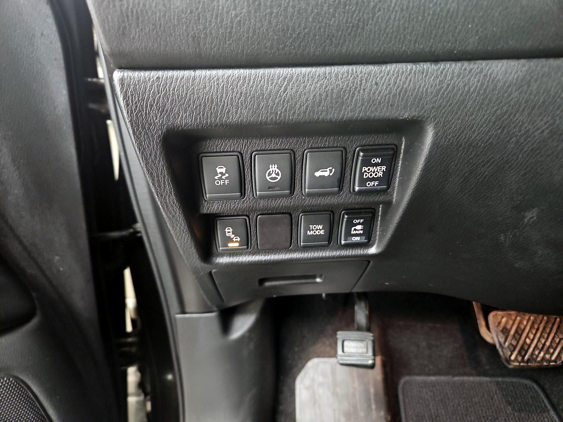 Thumbnail: 2015 Nissan Pathfinder - 13