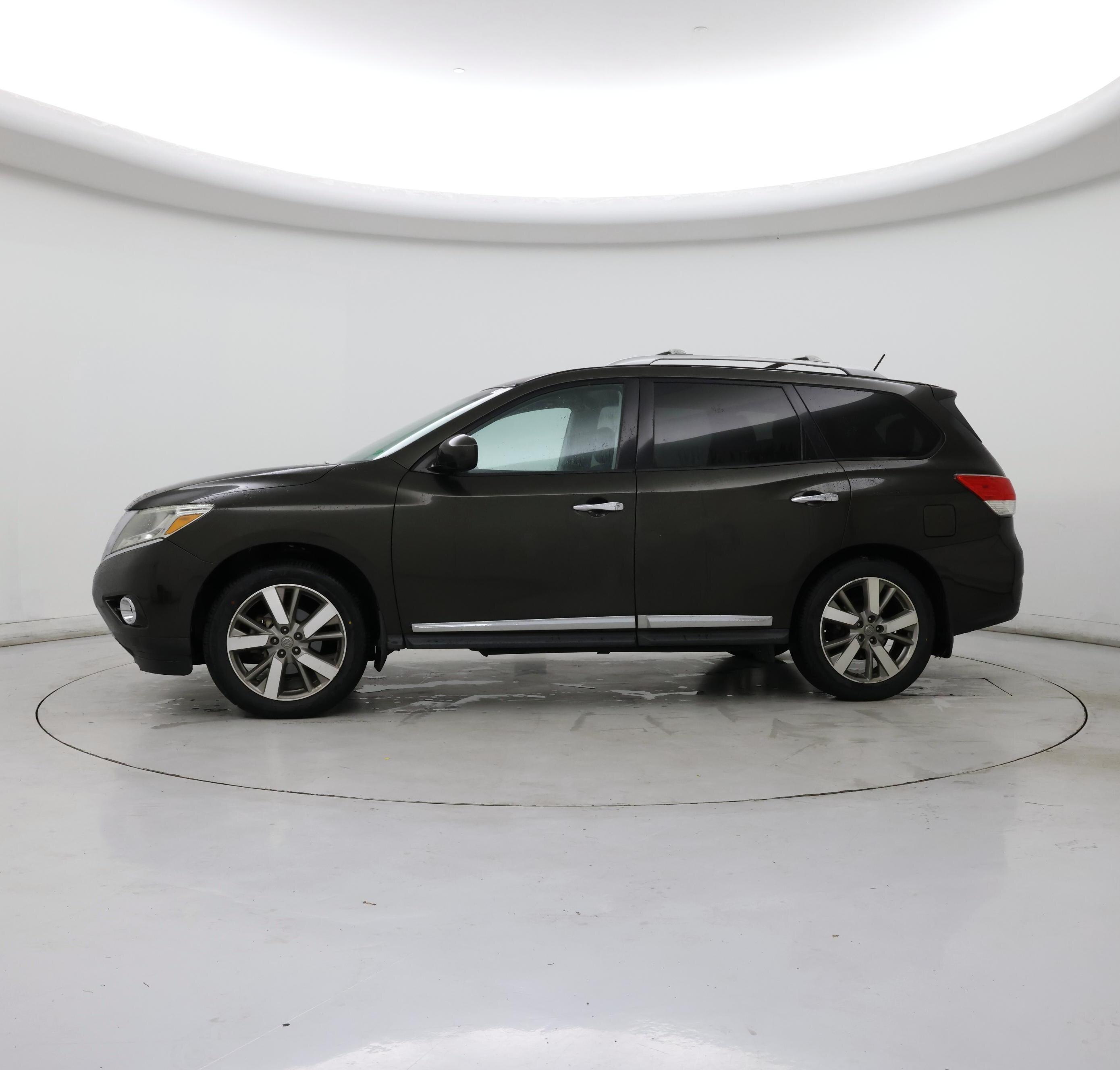 Thumbnail: 2015 Nissan Pathfinder - 3