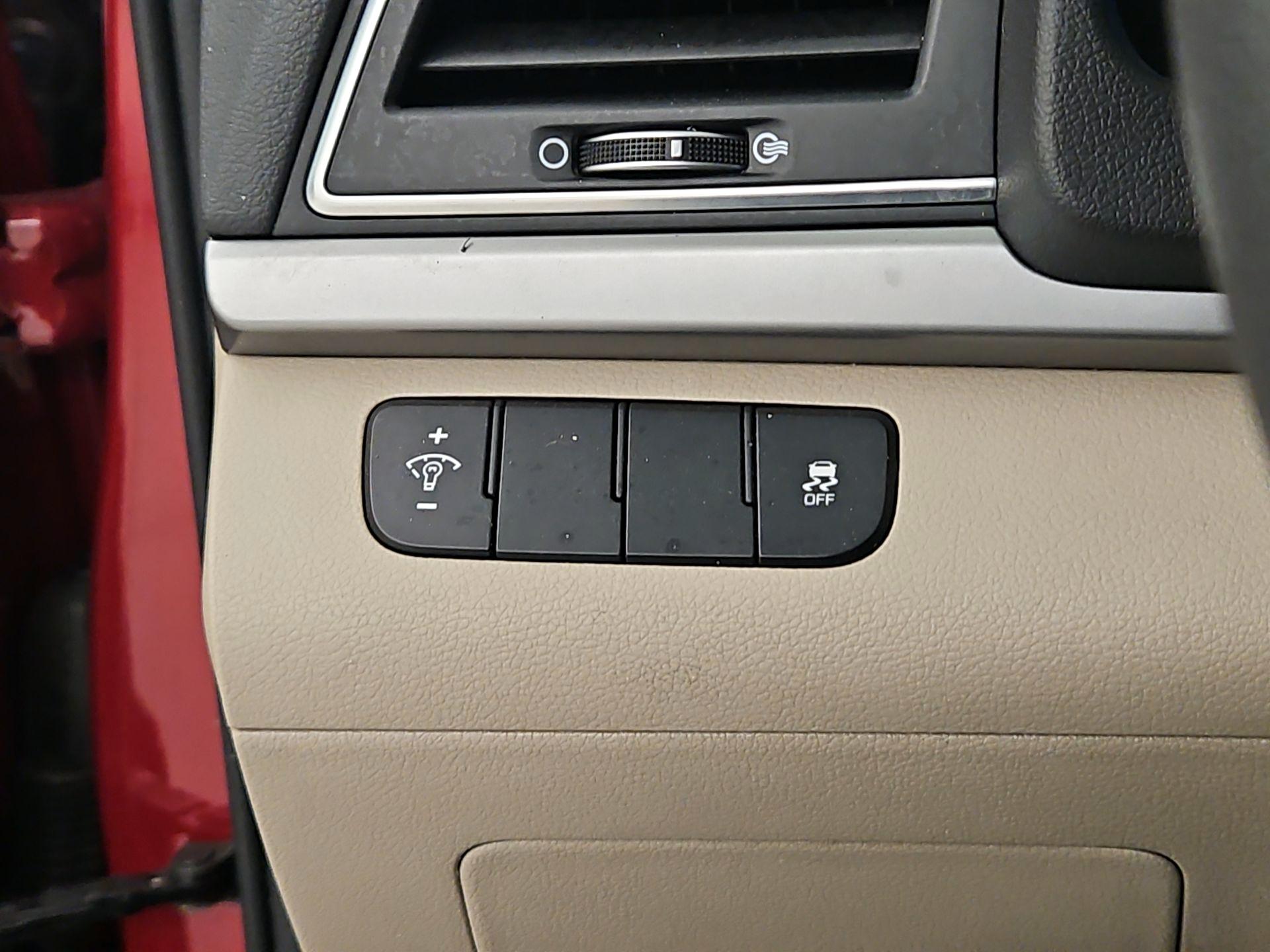 Thumbnail: 2017 Hyundai Elantra - 13