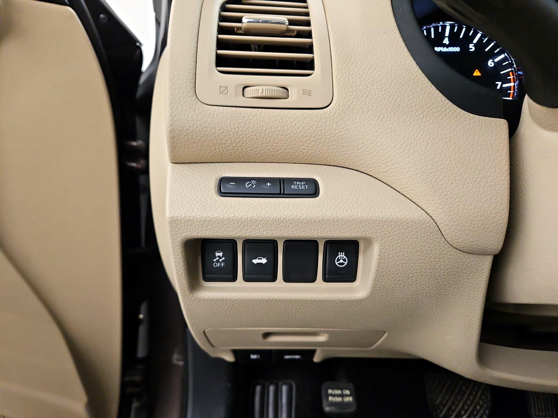 Thumbnail: 2015 Nissan Altima - 13