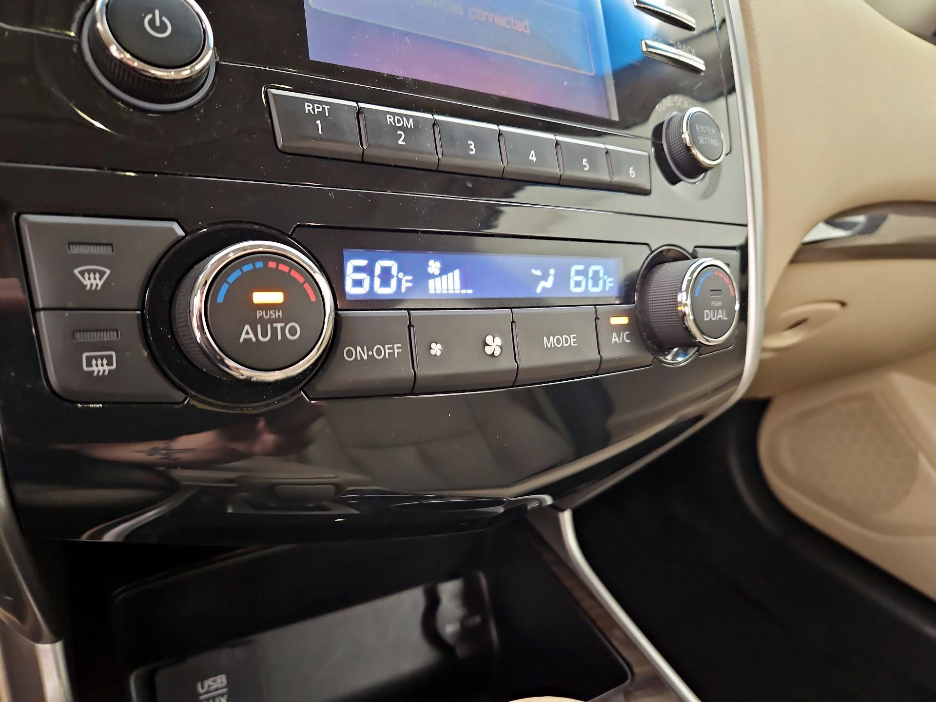 Thumbnail: 2015 Nissan Altima - 16