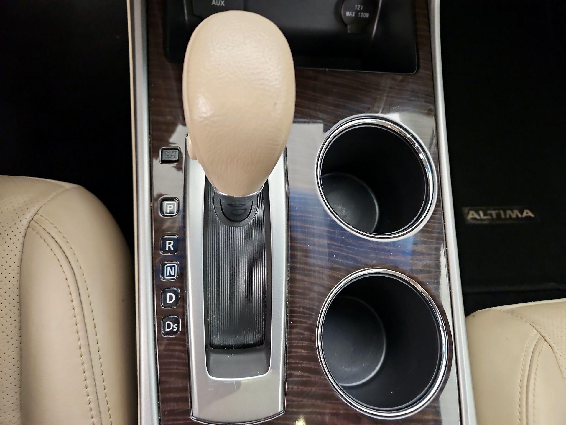 Thumbnail: 2015 Nissan Altima - 17