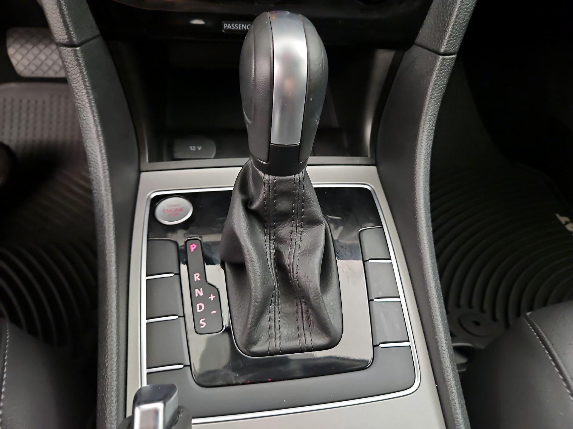 Thumbnail: 2022 Volkswagen Passat - 17