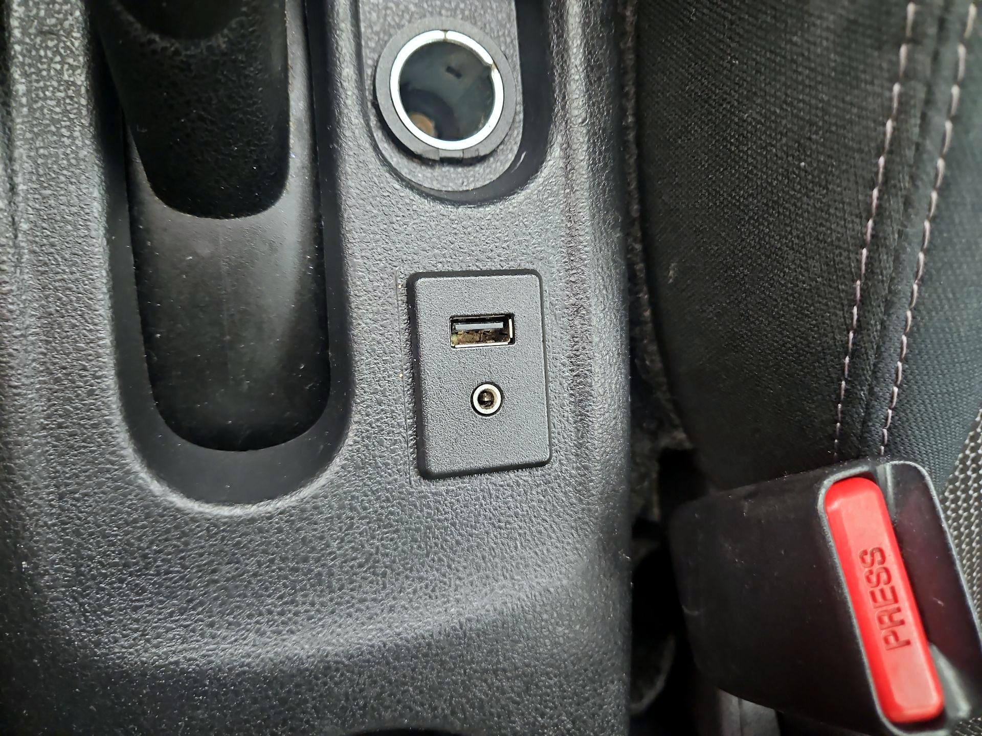 Thumbnail: 2016 Nissan Versa - 17