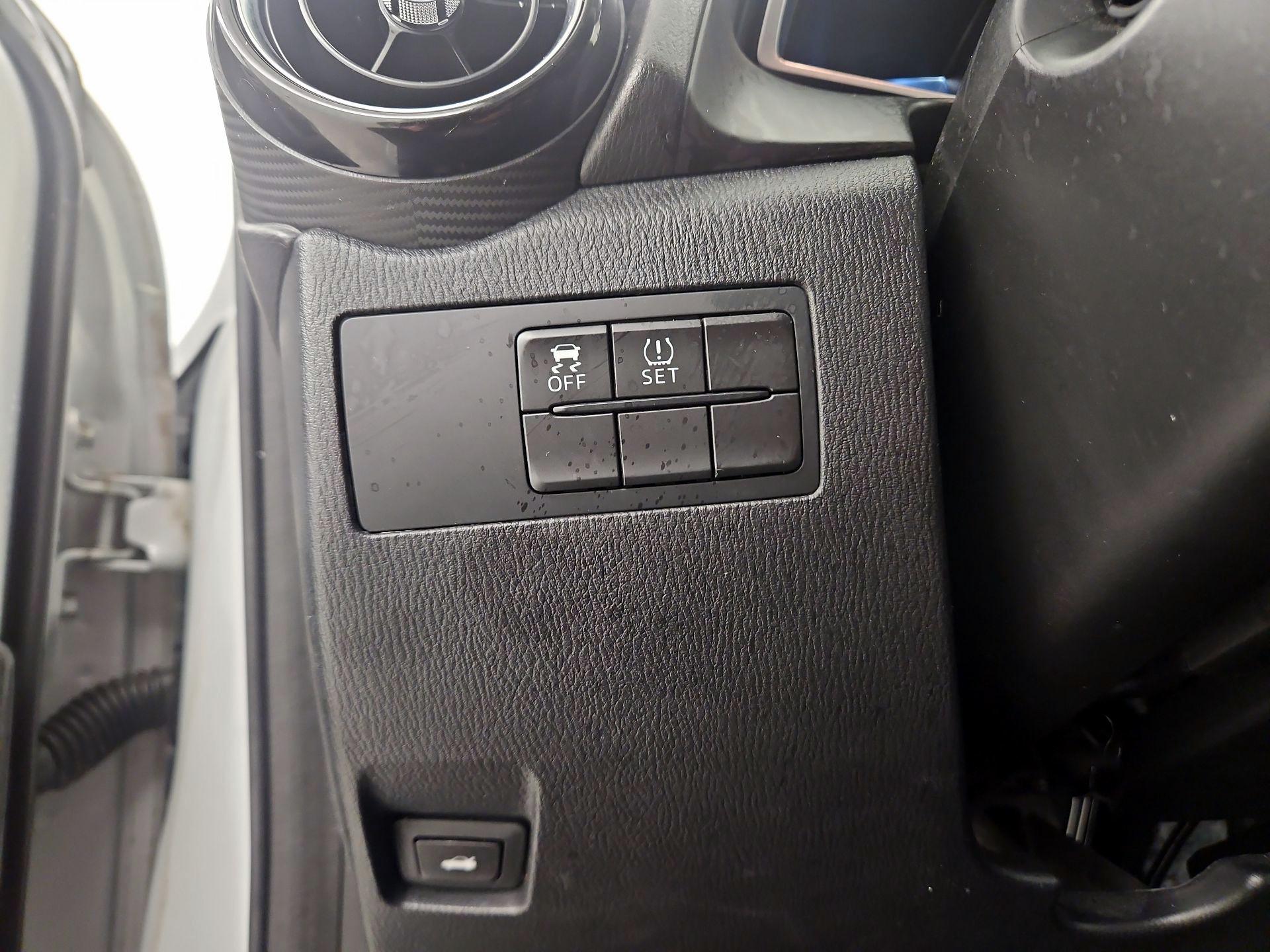 Thumbnail: 2019 Toyota Yaris - 13