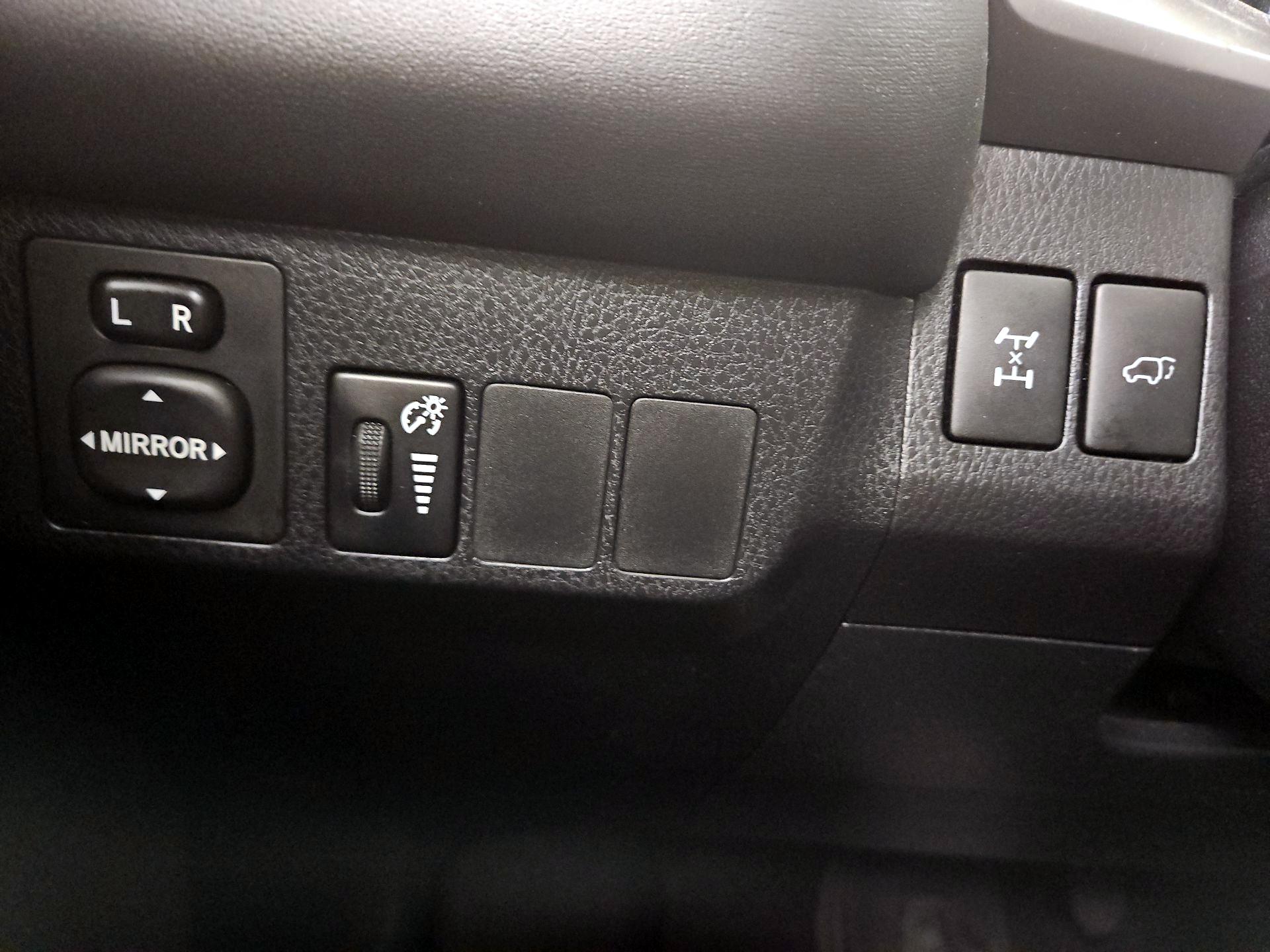 Thumbnail: 2016 Toyota RAV4 - 13