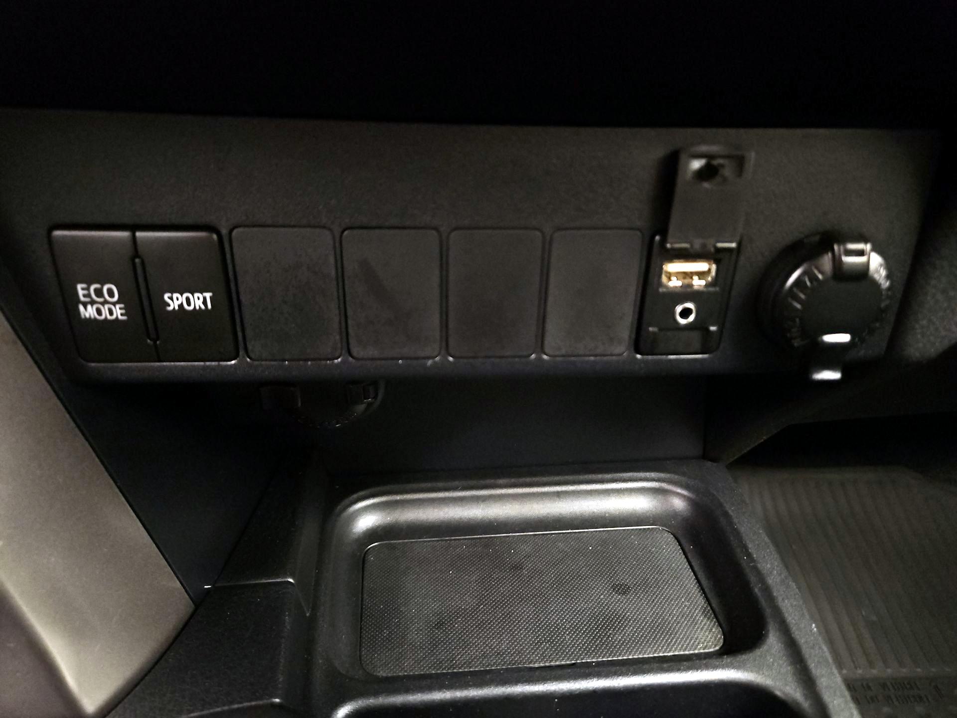 Thumbnail: 2016 Toyota RAV4 - 18