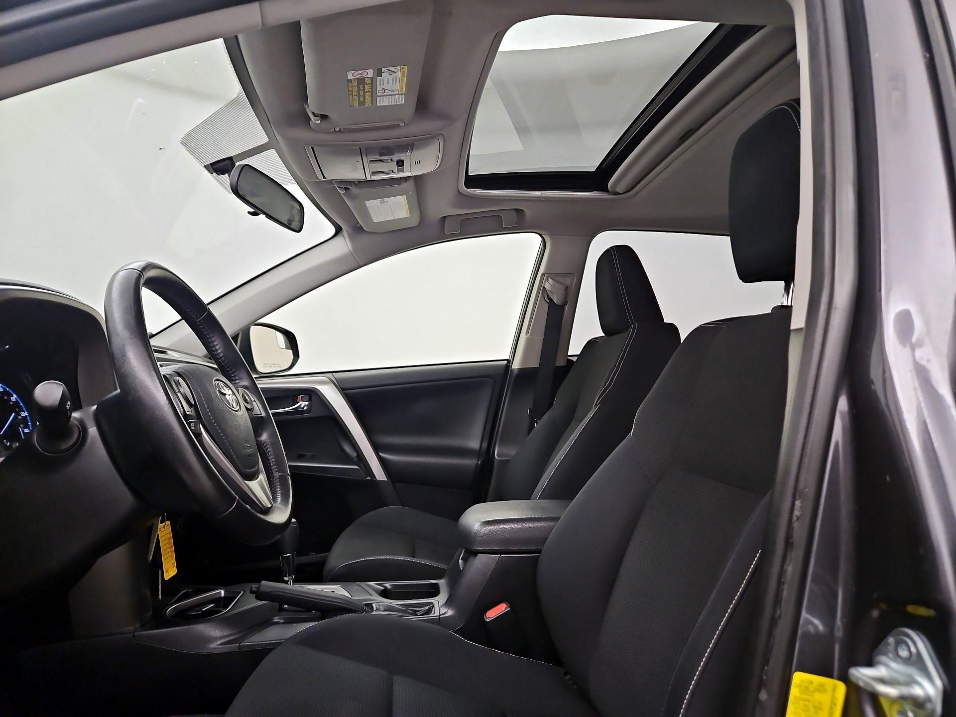 Thumbnail: 2016 Toyota RAV4 - 19