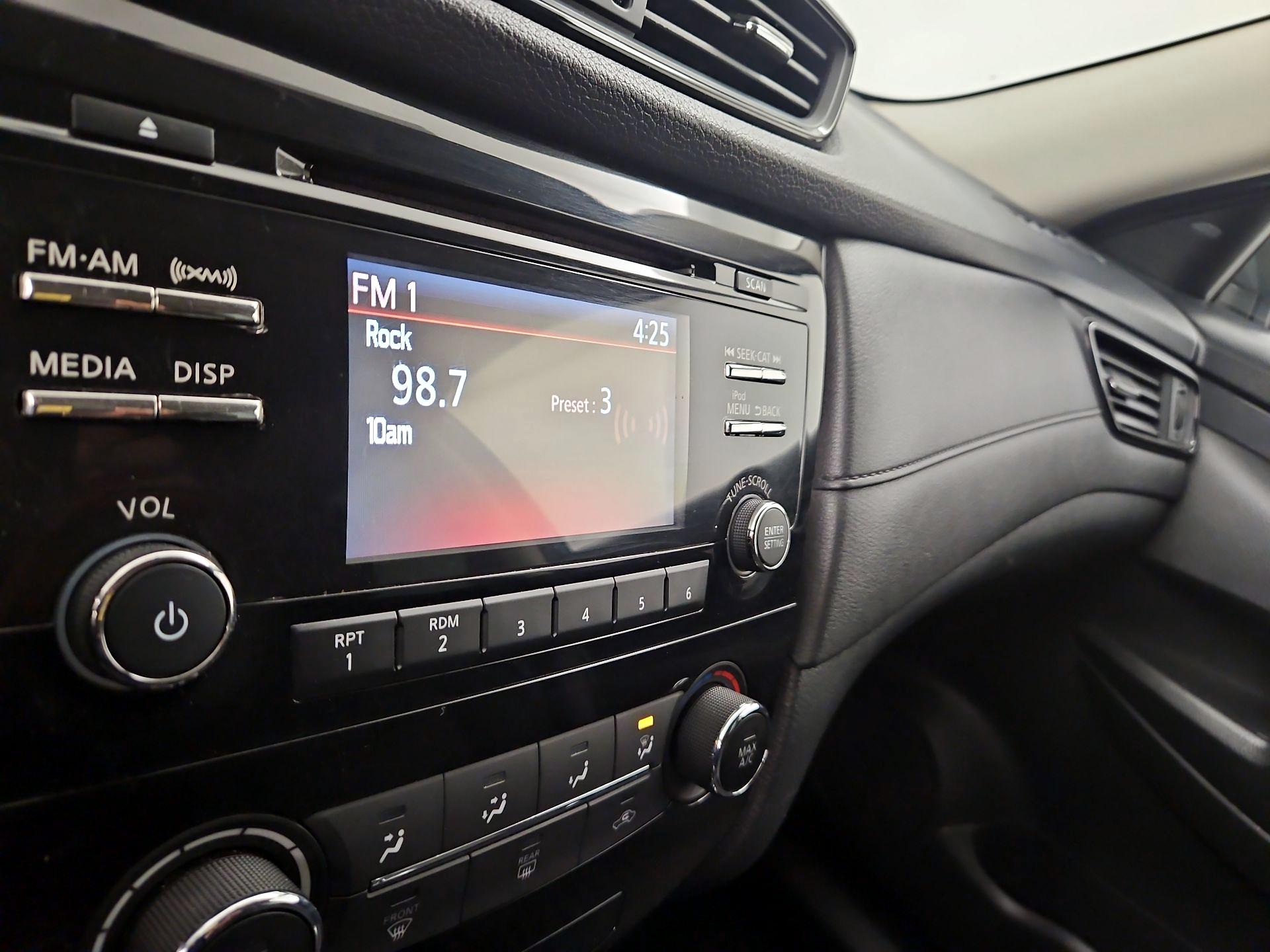 Thumbnail: 2017 Nissan Rogue - 15