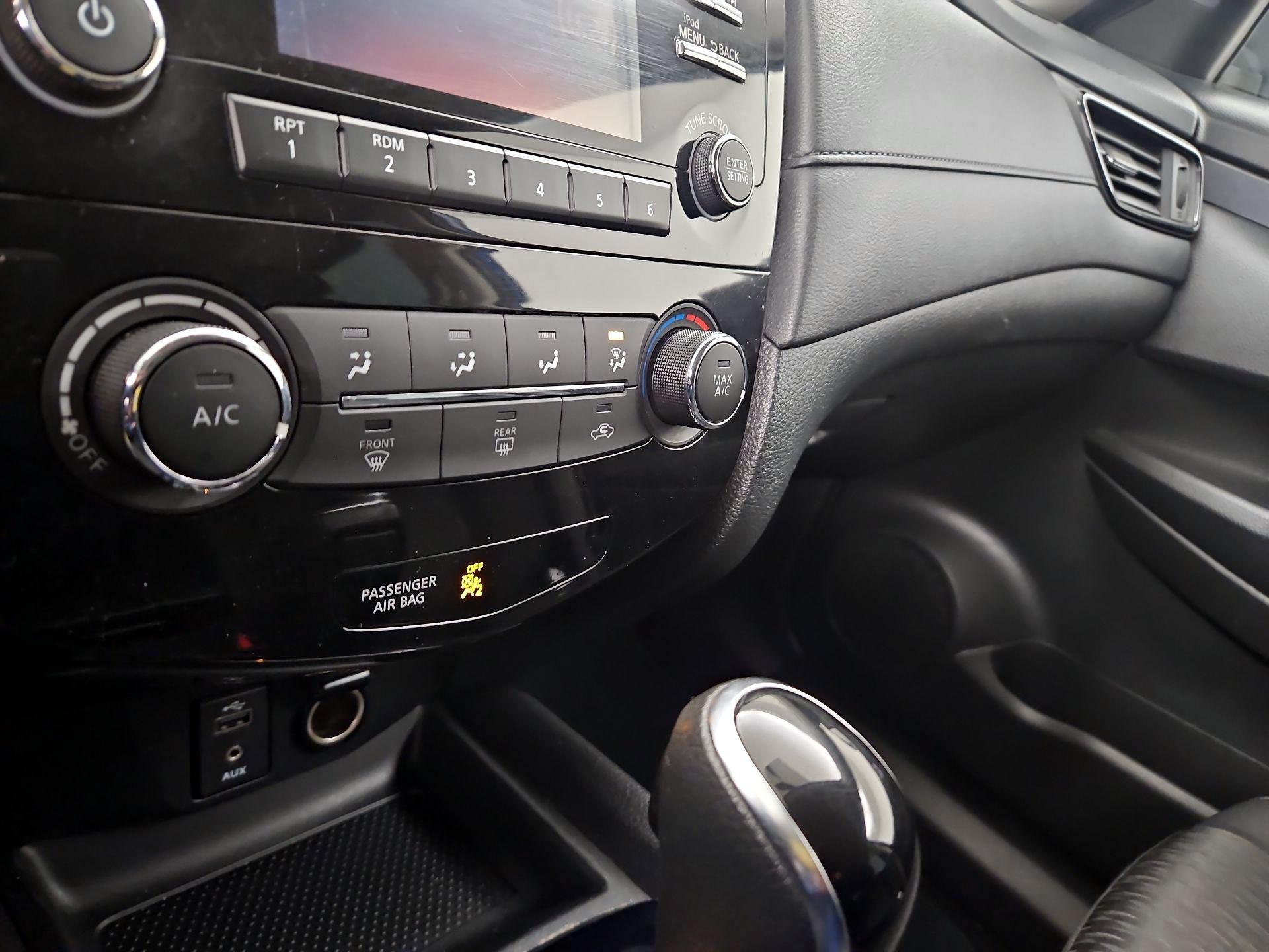 Thumbnail: 2017 Nissan Rogue - 16