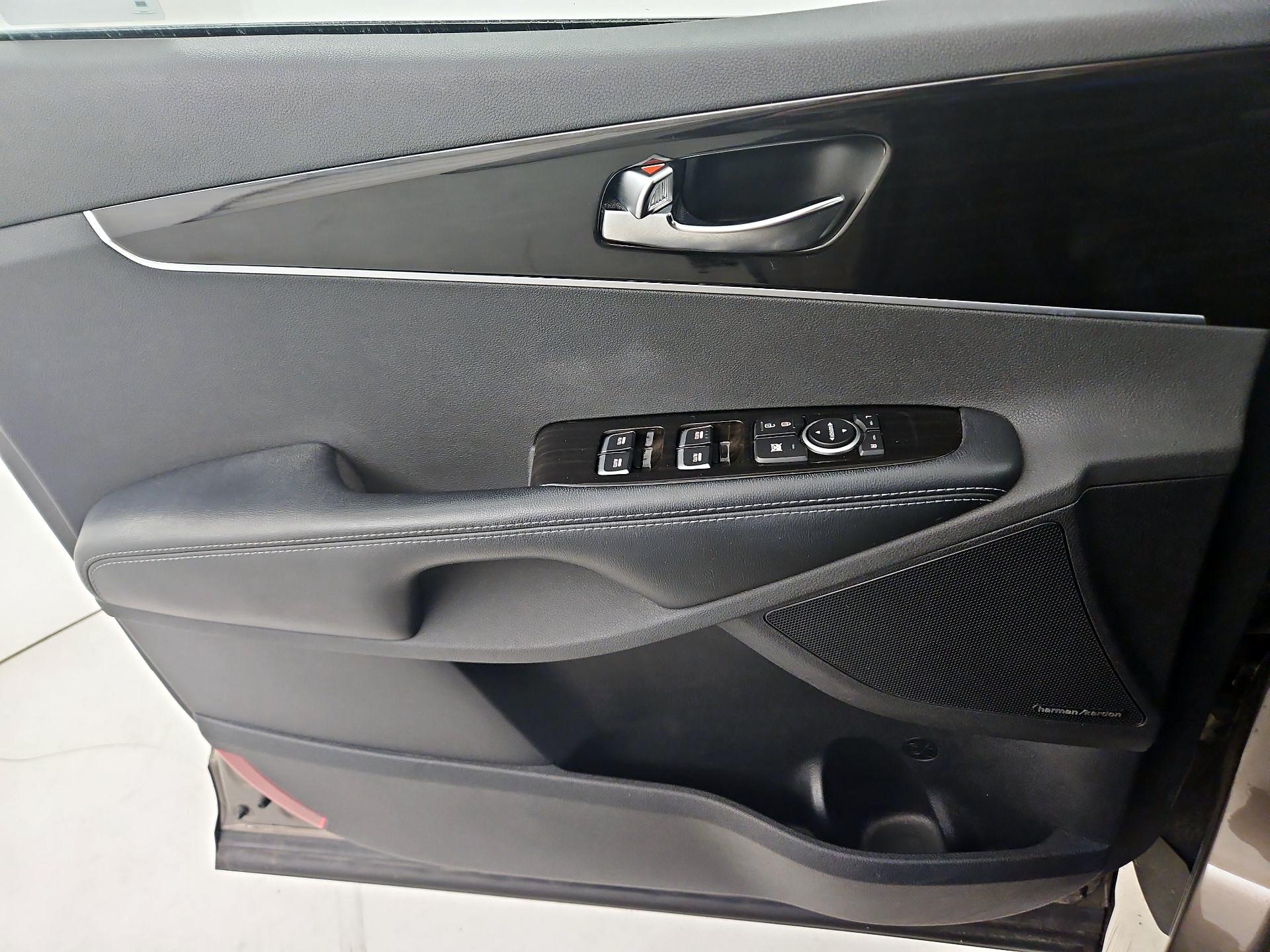 Thumbnail: 2019 Kia Sorento - 12