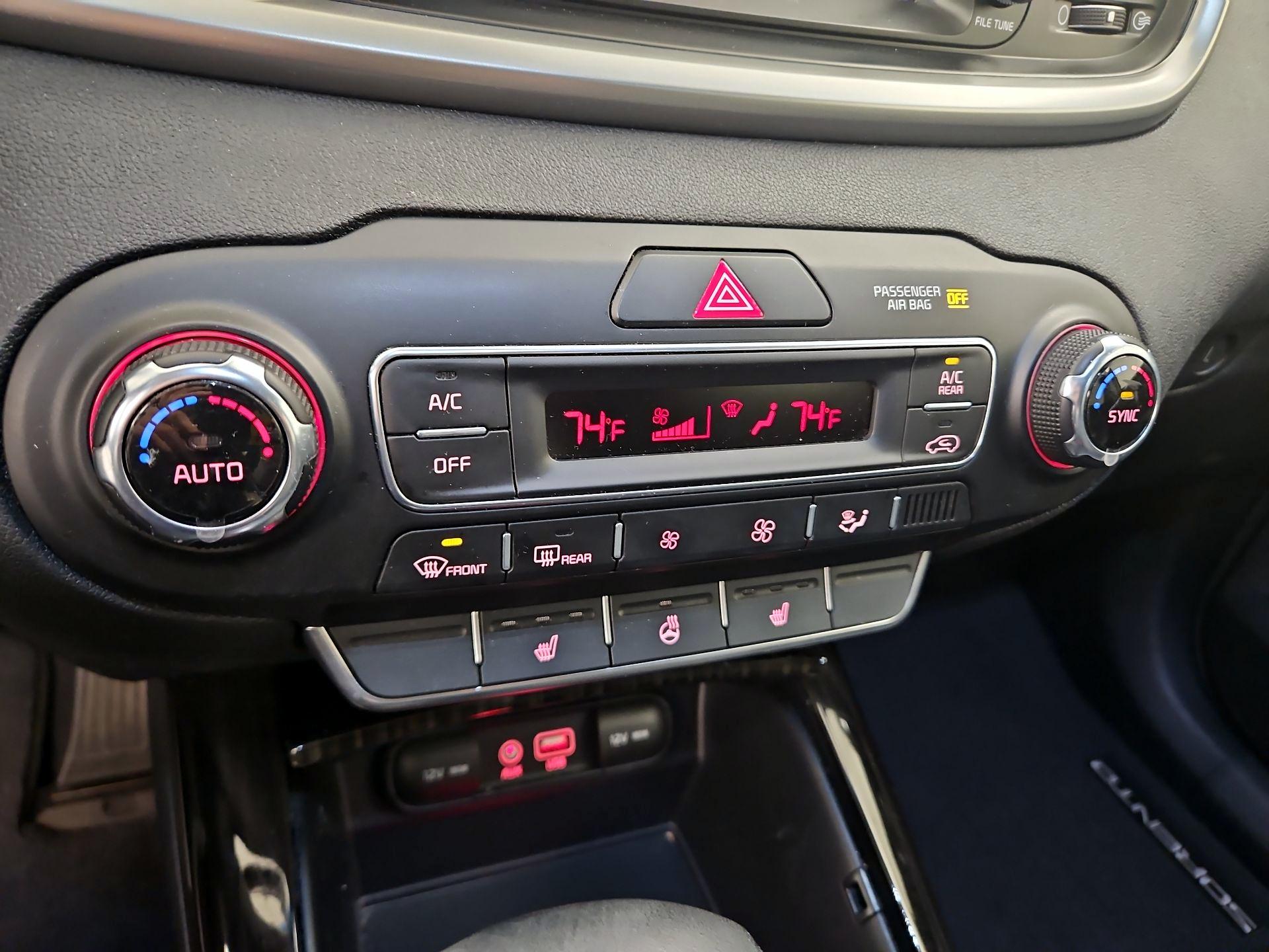 Thumbnail: 2019 Kia Sorento - 17