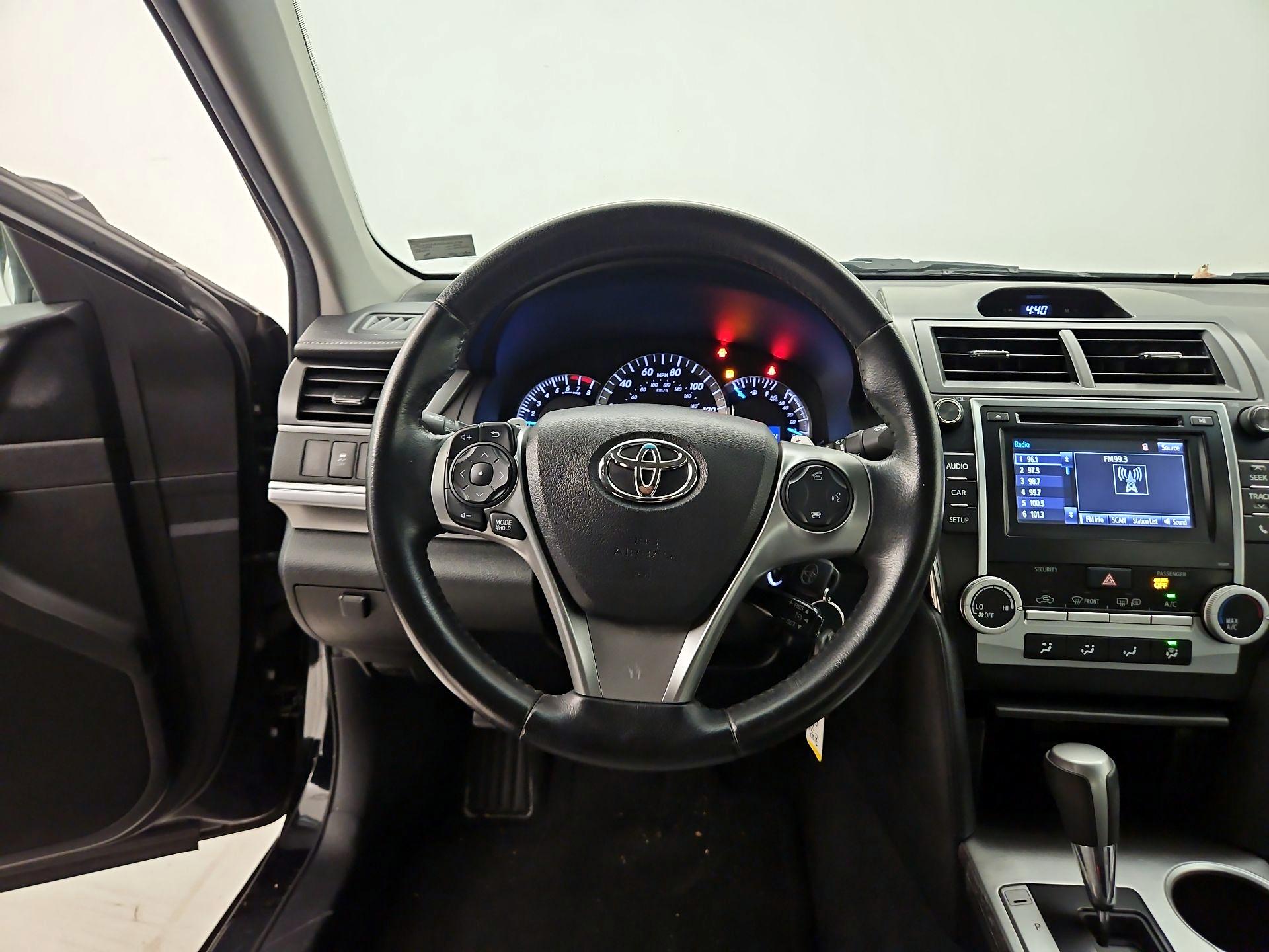 Thumbnail: 2014 Toyota Camry - 10